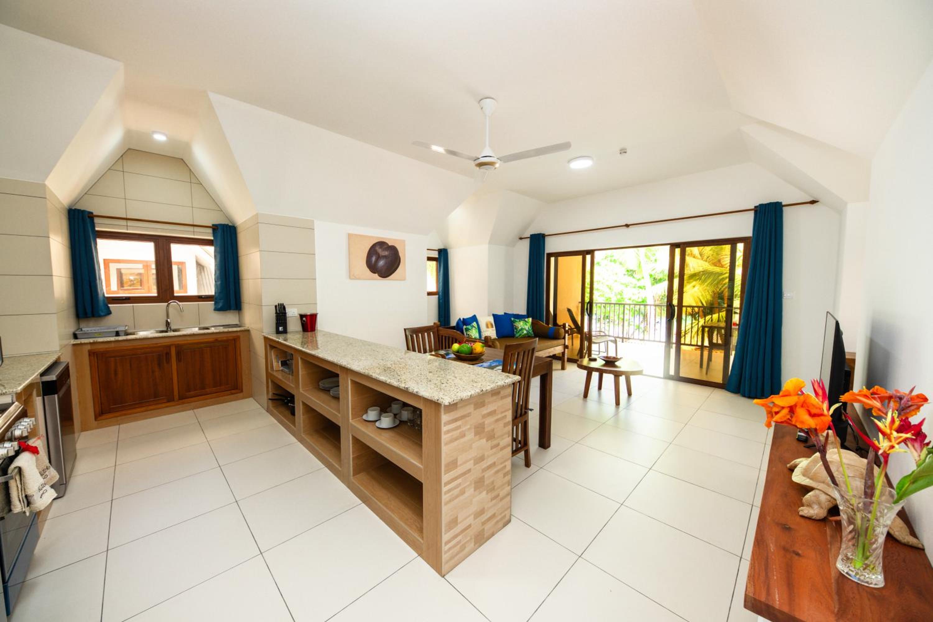 King Suite with Ocean View photo 3