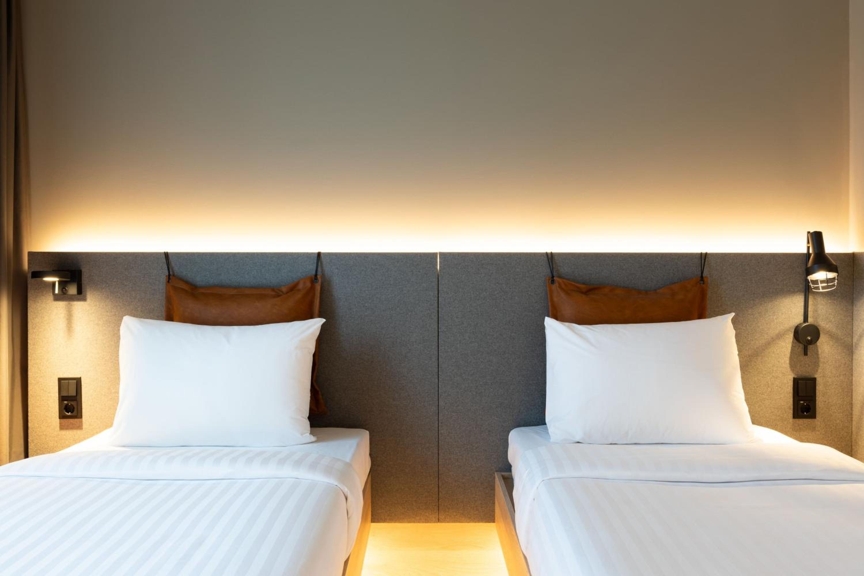 Moxy Twin Room