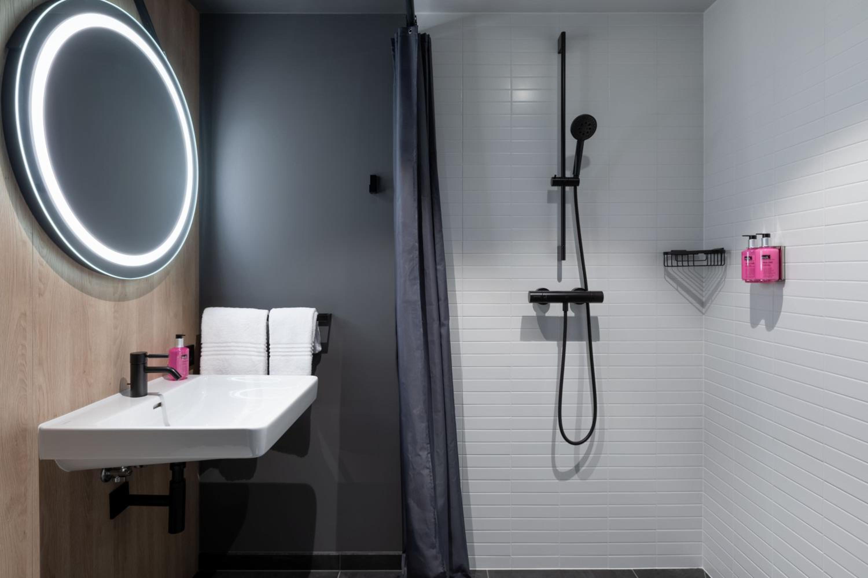 Moxy Triple Room