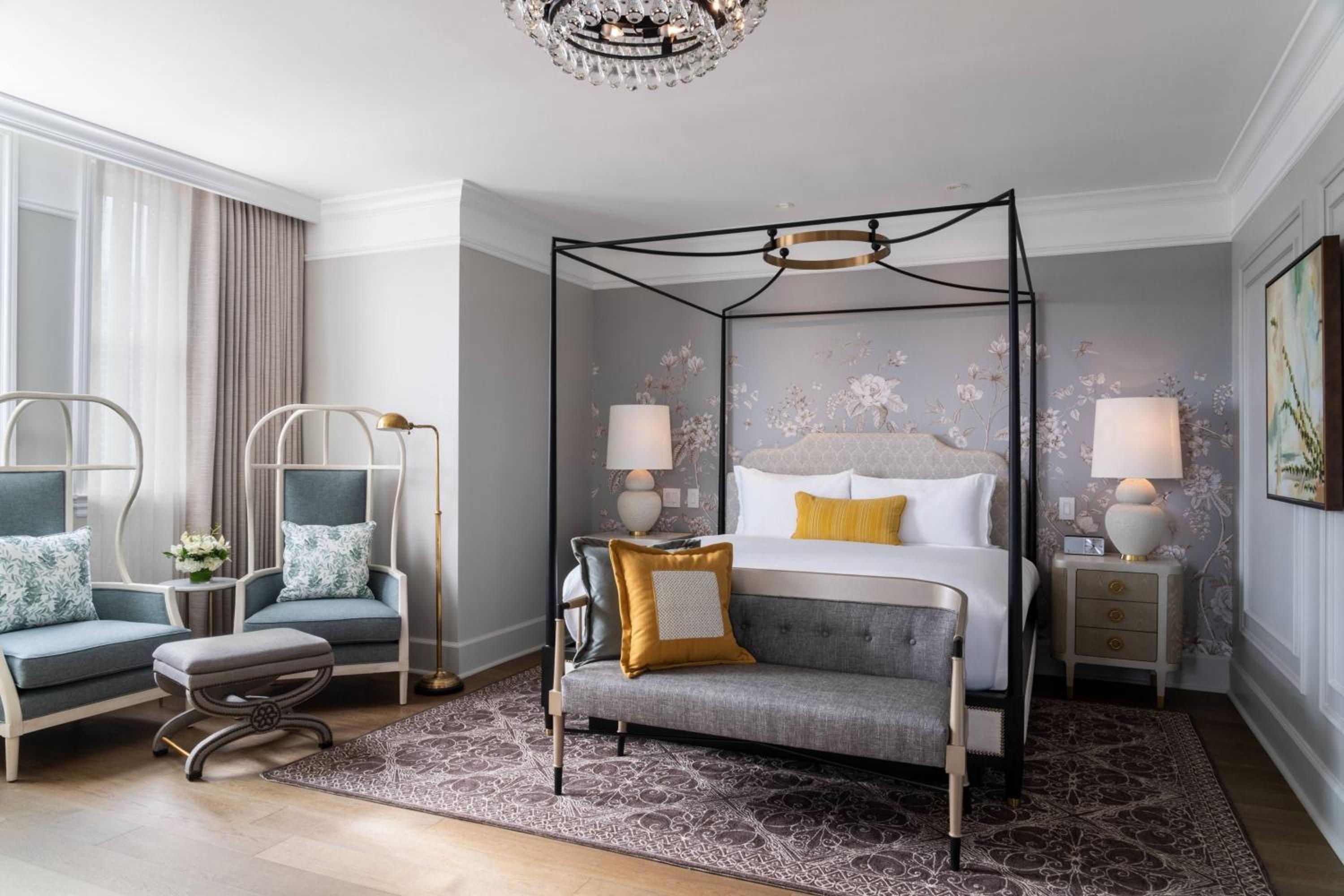 One-Bedroom King Suite - Club Level, photo 7