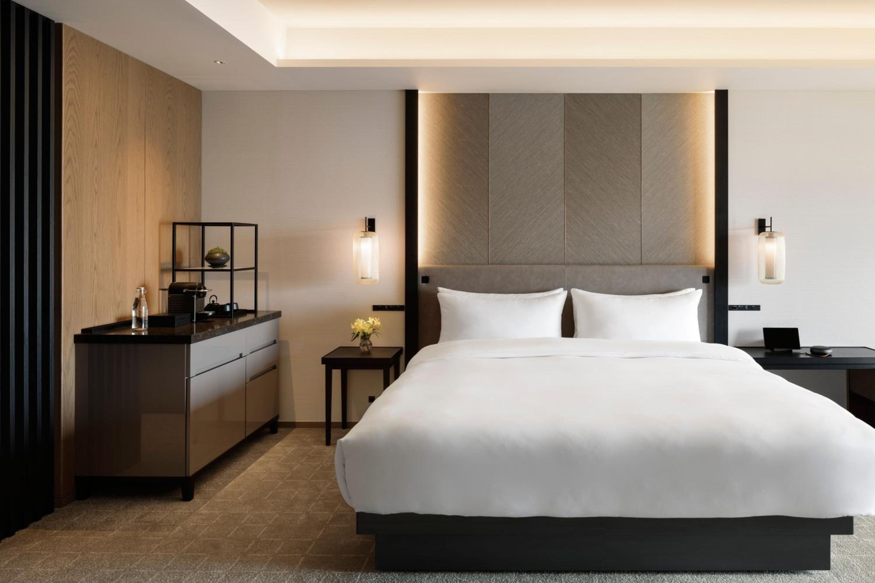 Euphoria Premier King Room Park View with Balcony - Photo 3