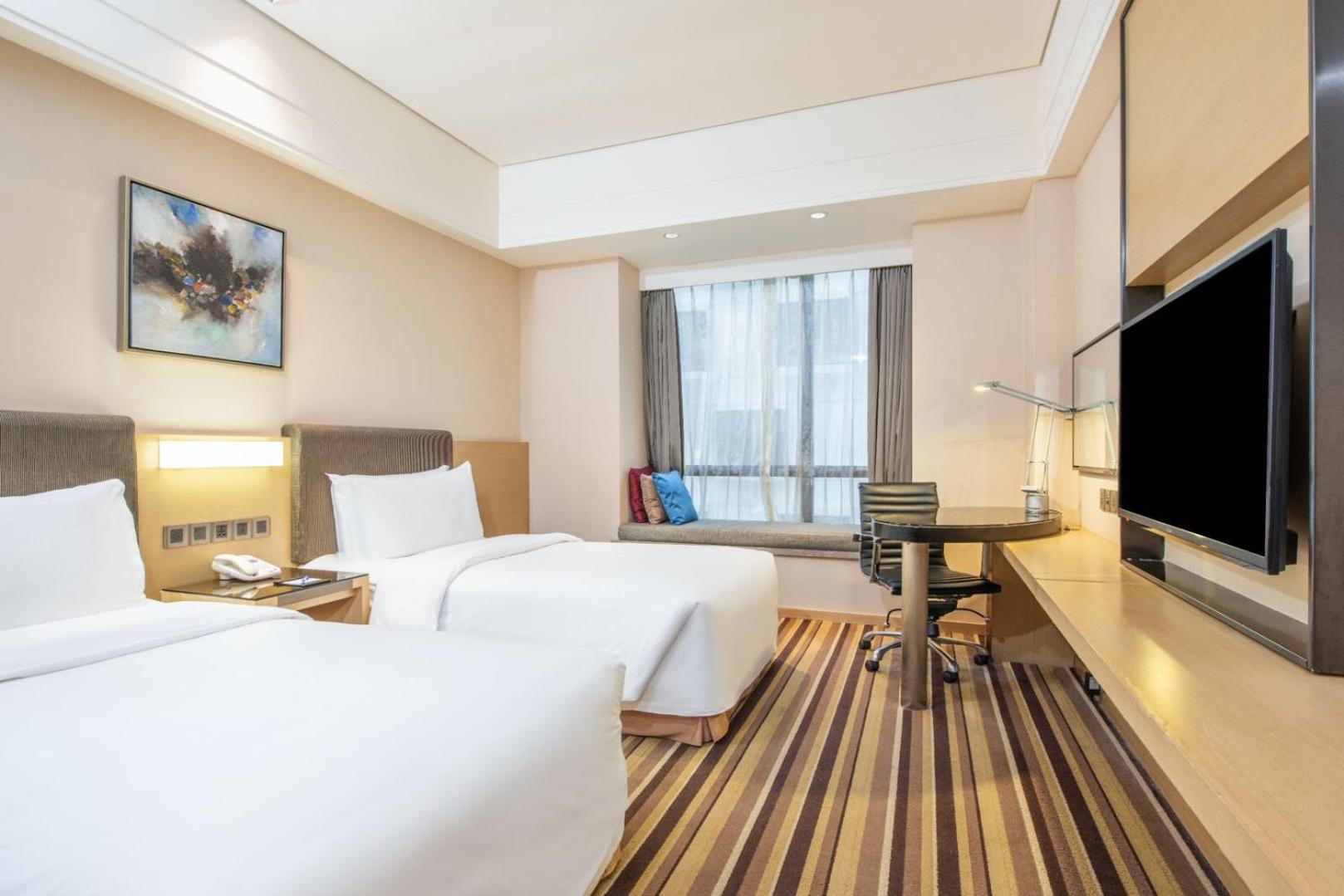 Standard Twin Room with Atrium View photo 1