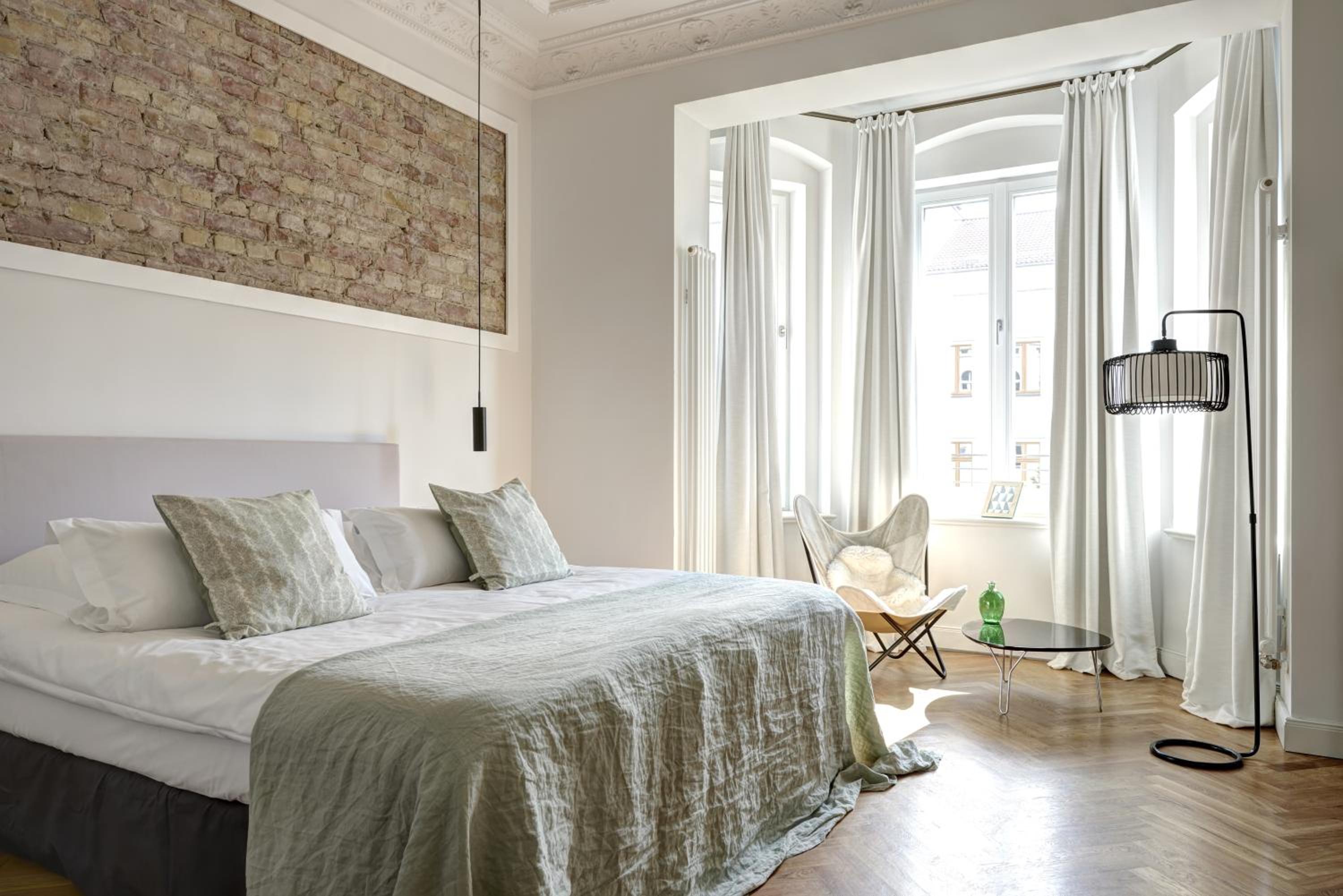 One-Bedroom Apartment with Balcony - 2B photo 3