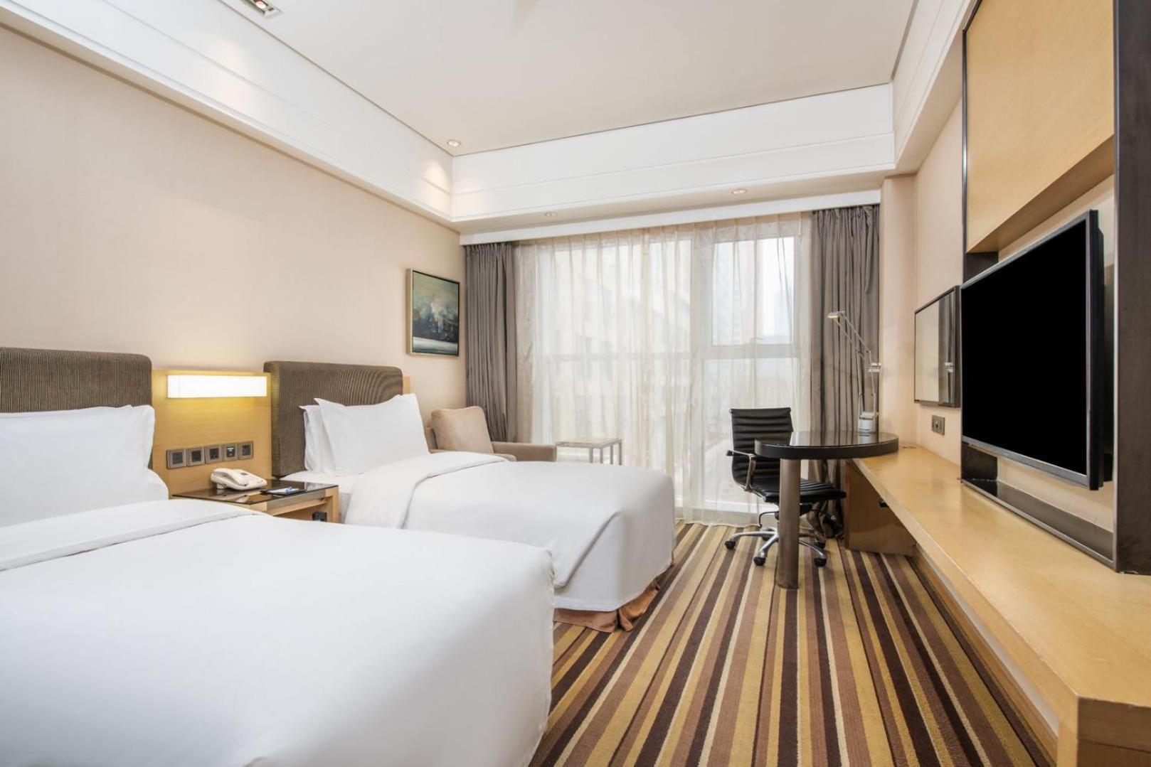 Standard Twin Room with Atrium View photo 2