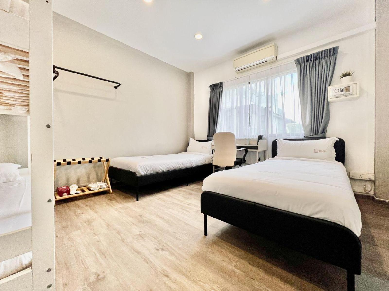 Triple Room with Common Bathroom photo 2