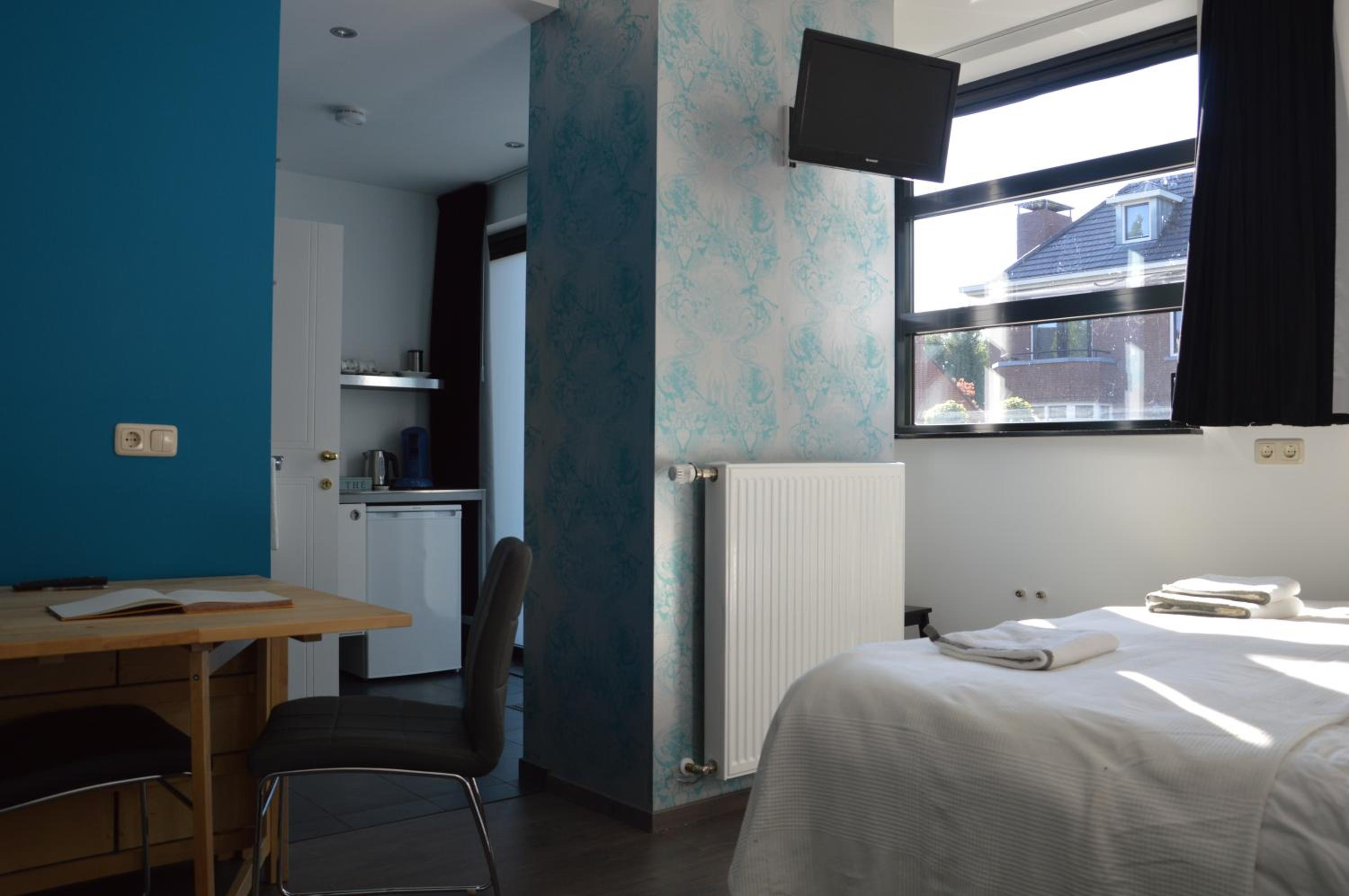 Double Room with Private Bathroom and Entrance photo 2