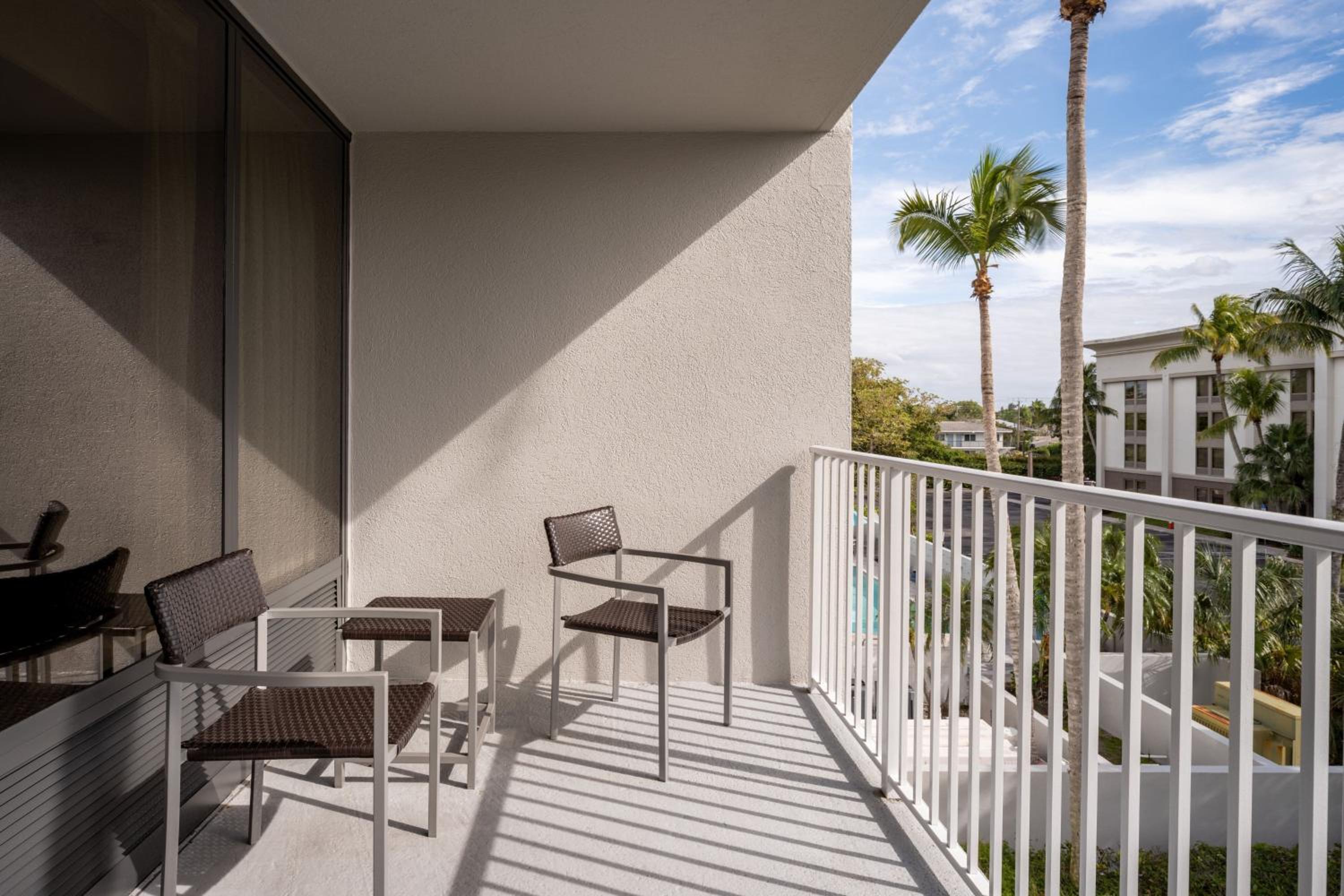 Guest room, 1 King, Balcony - Photo 9