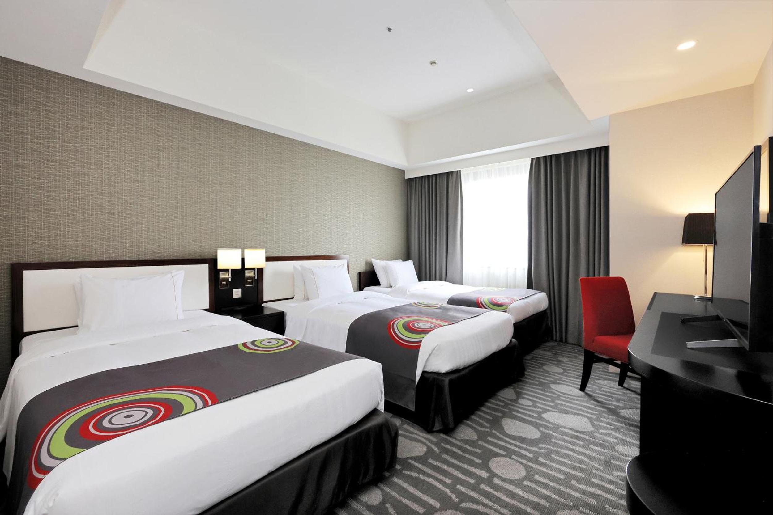 Superior Room - Non-Smoking (3 Adults) - Photo 1