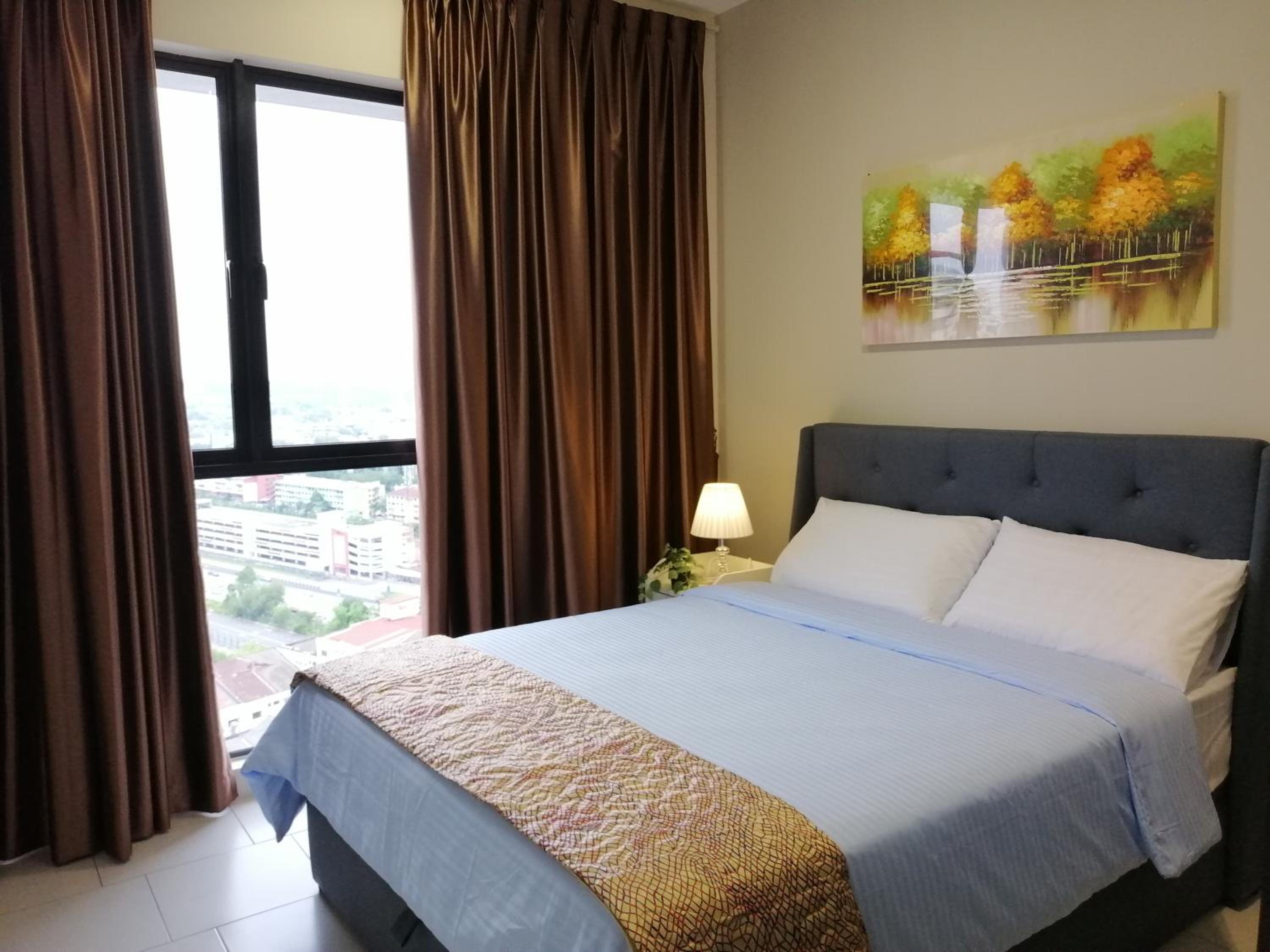 Deluxe Queen Suite