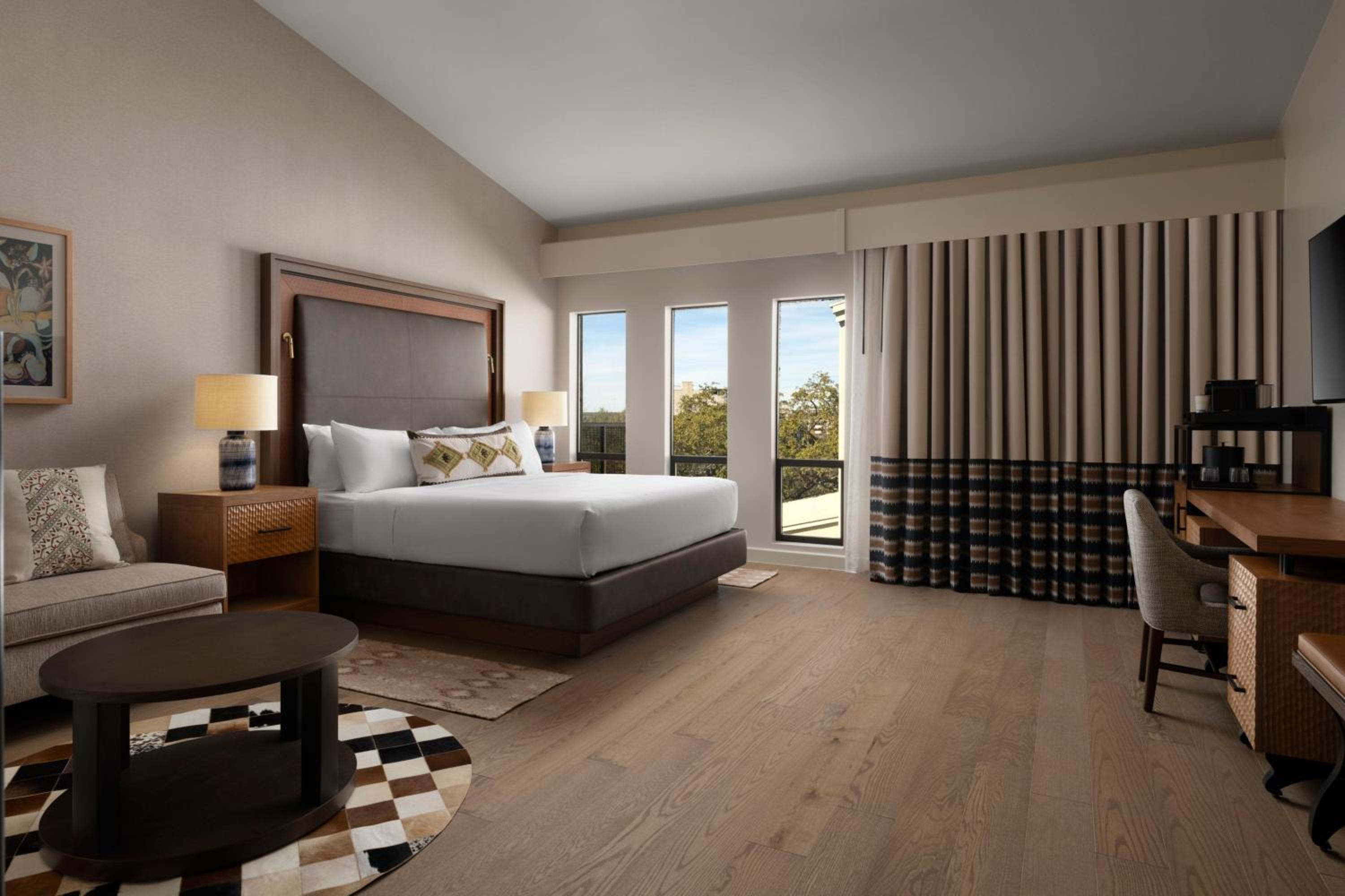 King Room with Pool View - High Floor