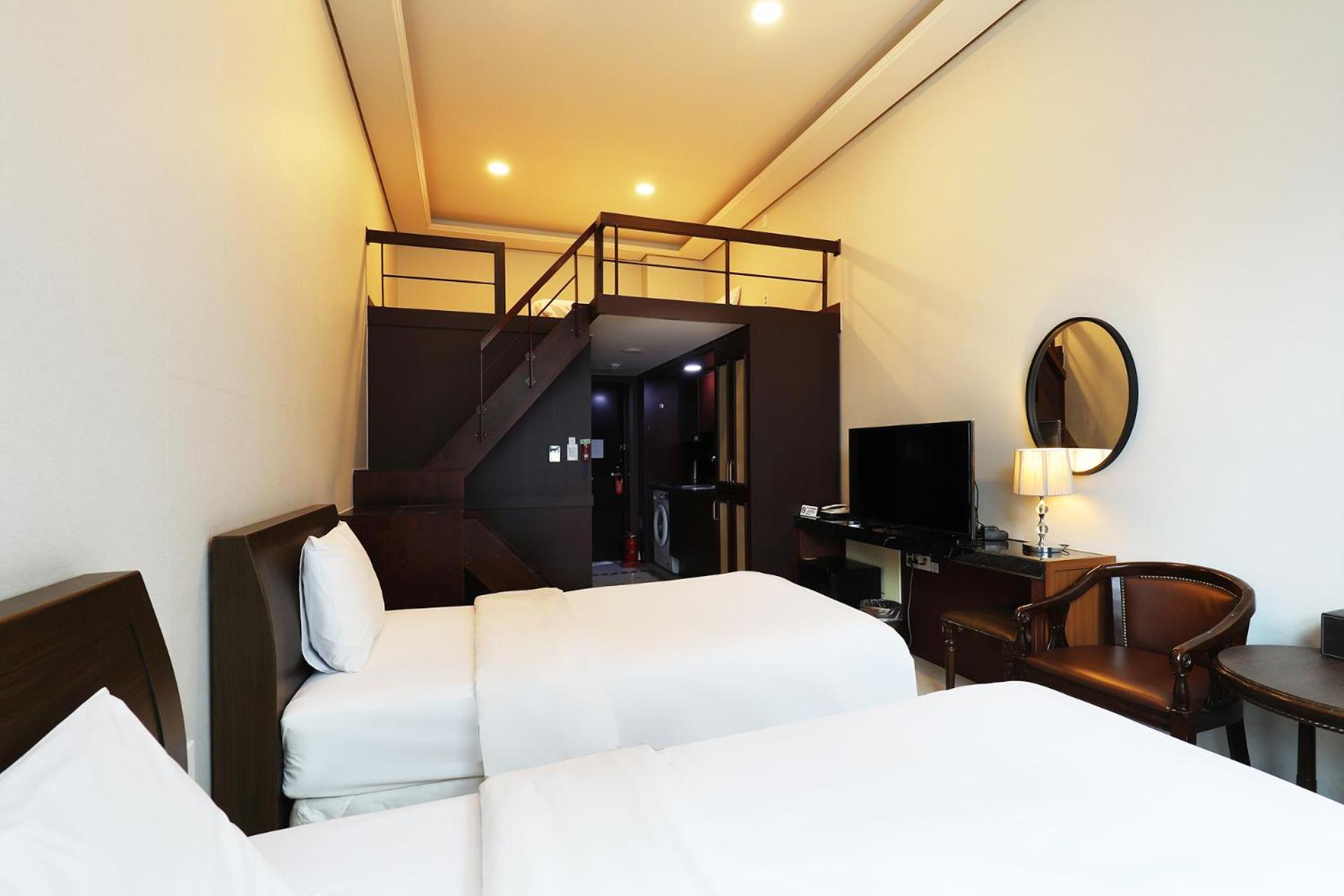 Deluxe Triple Room