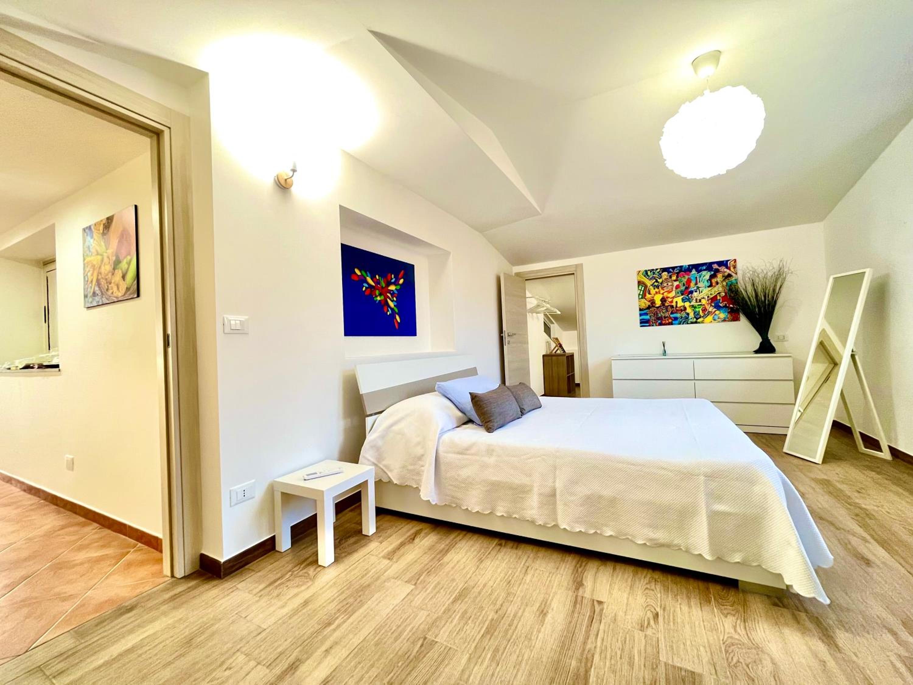 One-Bedroom Apartment photo 2