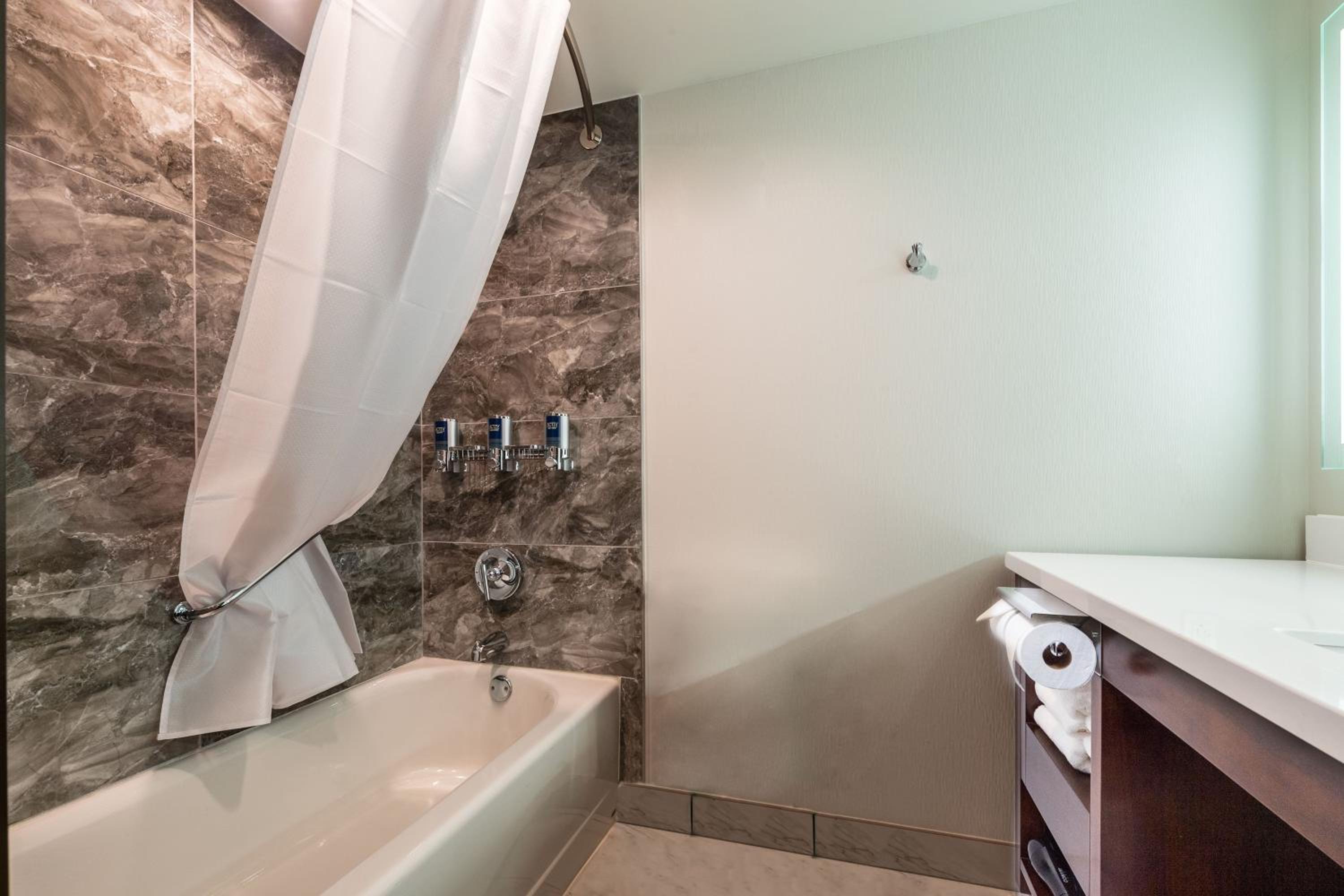 Executive King Suite - Photo 6