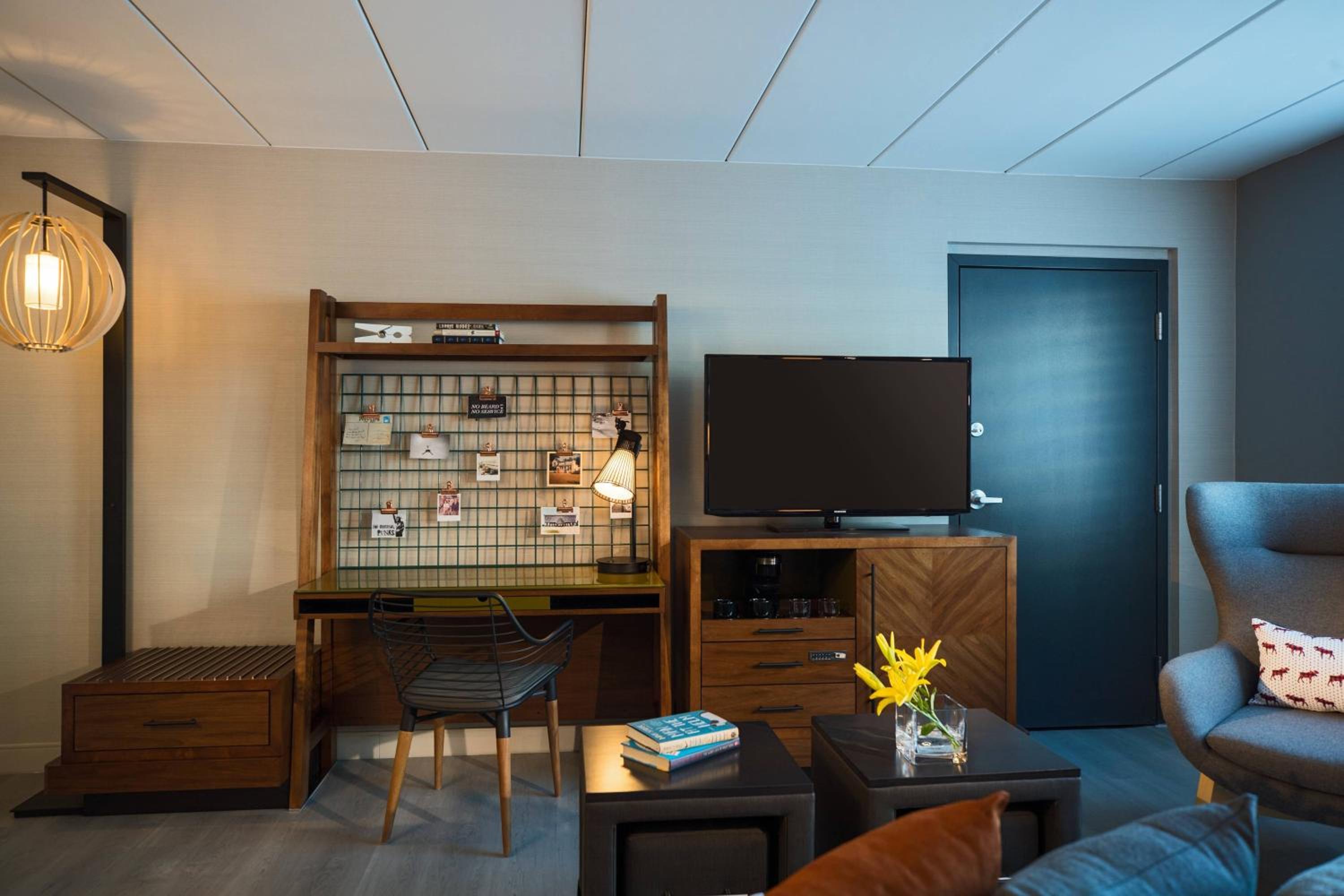 King Suite - Lounge Access - Photo 5