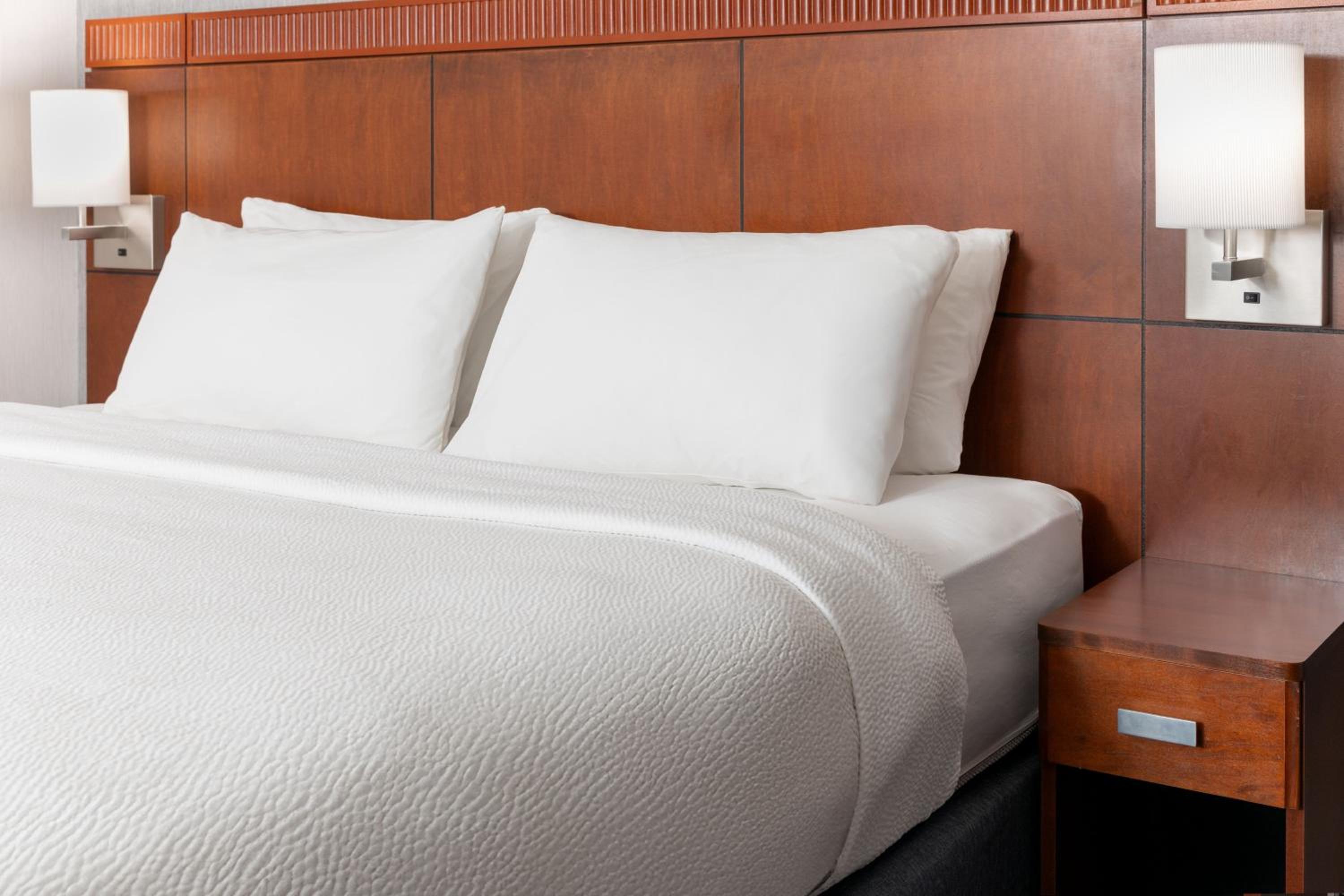 Larger Guest room, 1 King, Sofa bed - Photo 4