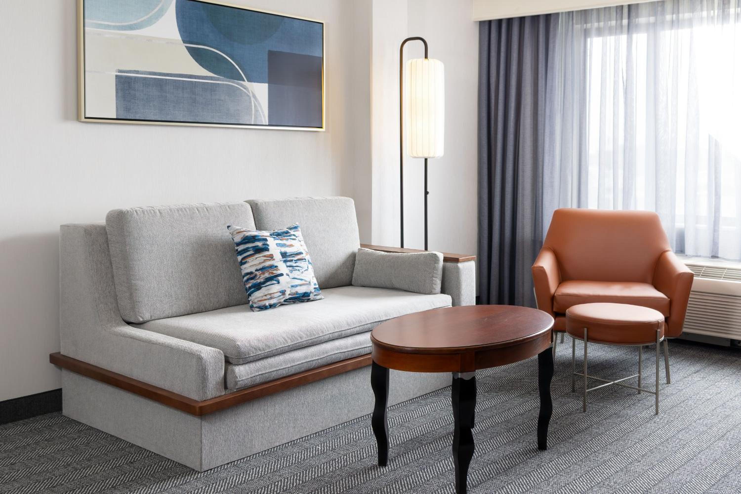 Larger Guest room, 1 King, Sofa bed - Photo 2