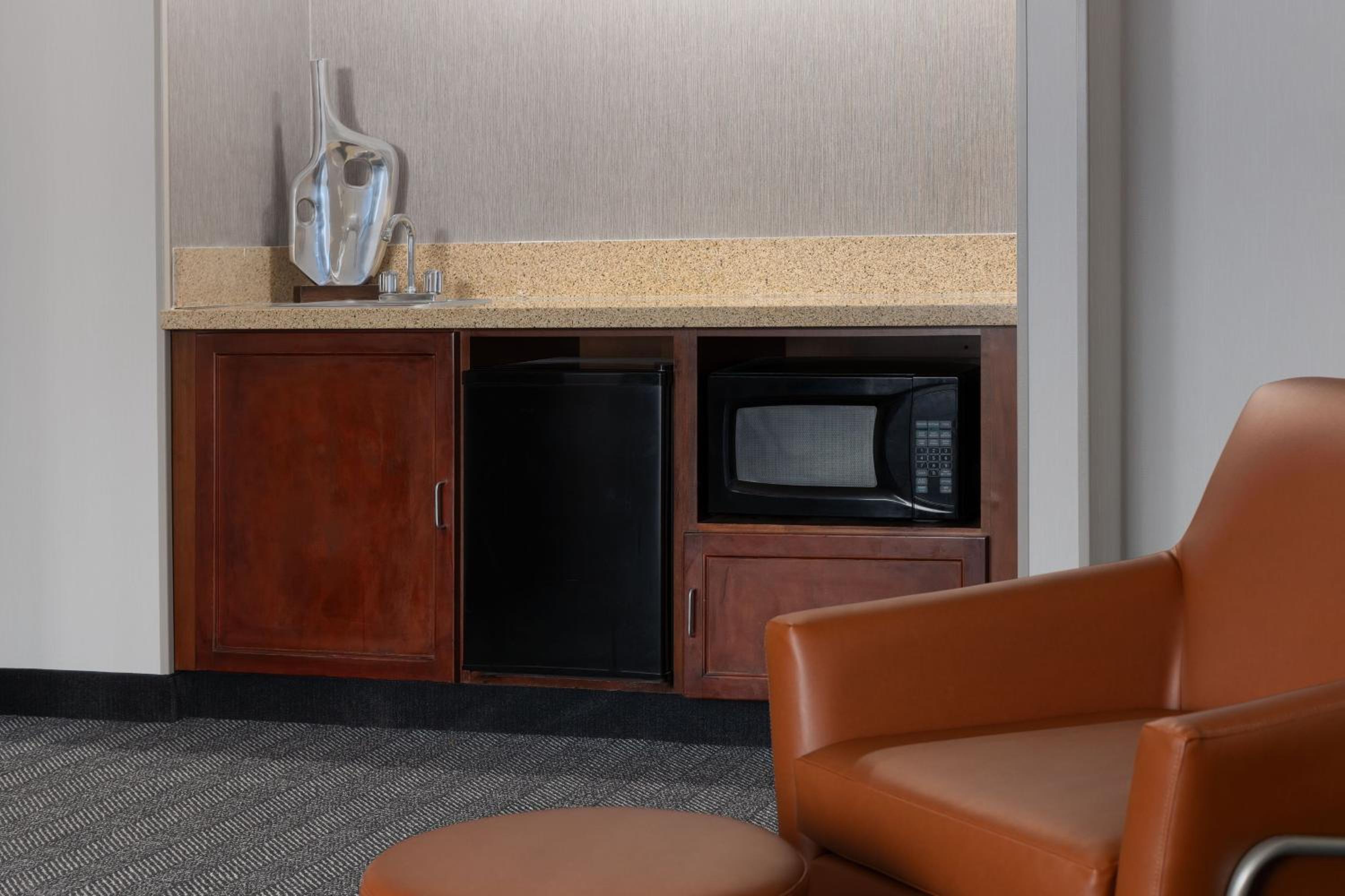 Larger Suite, 1 King, Sofa bed - Photo 7