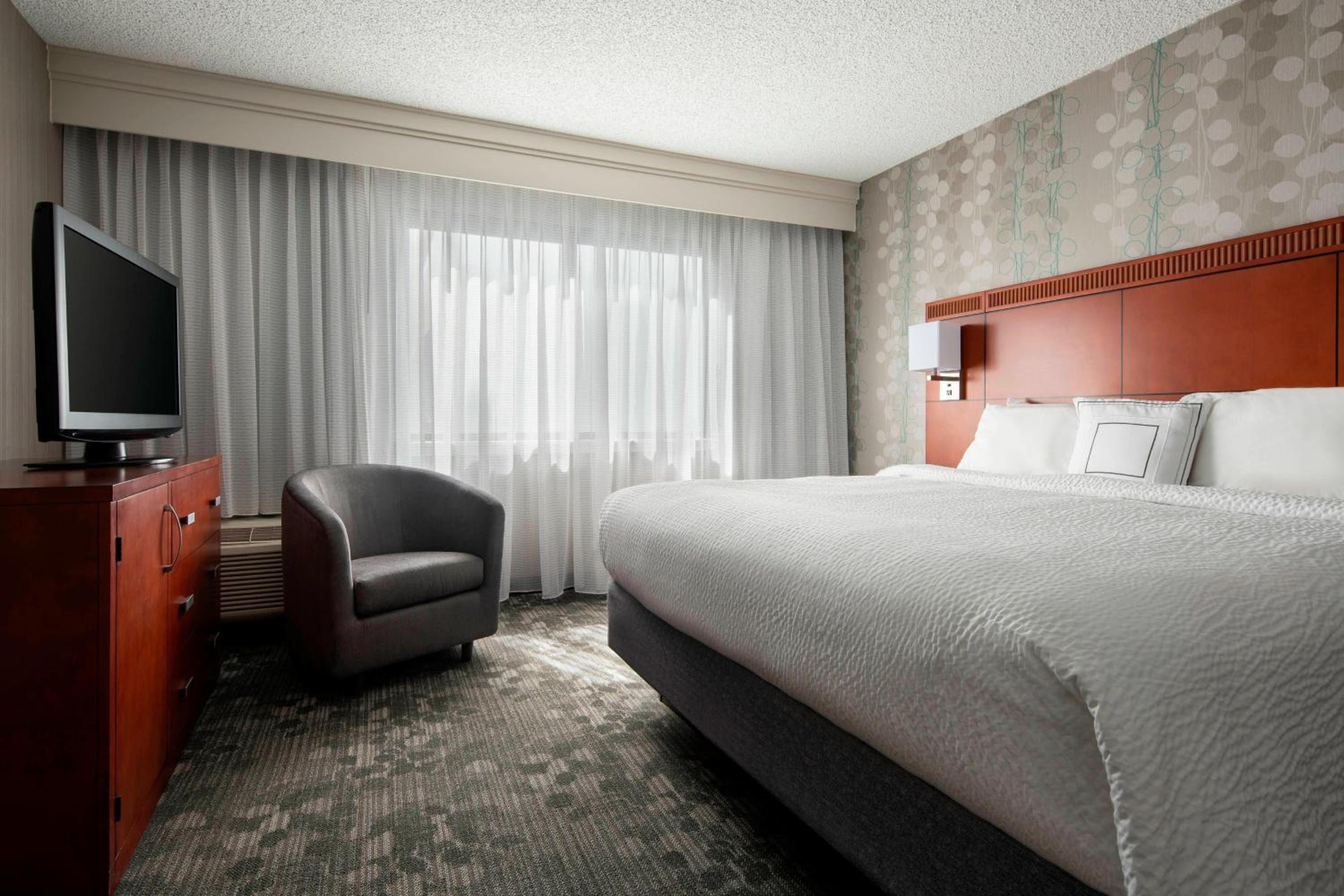 King Suite with Sofa Bed and Roll-in Shower - Mobility and Hearing Accessible photo 3
