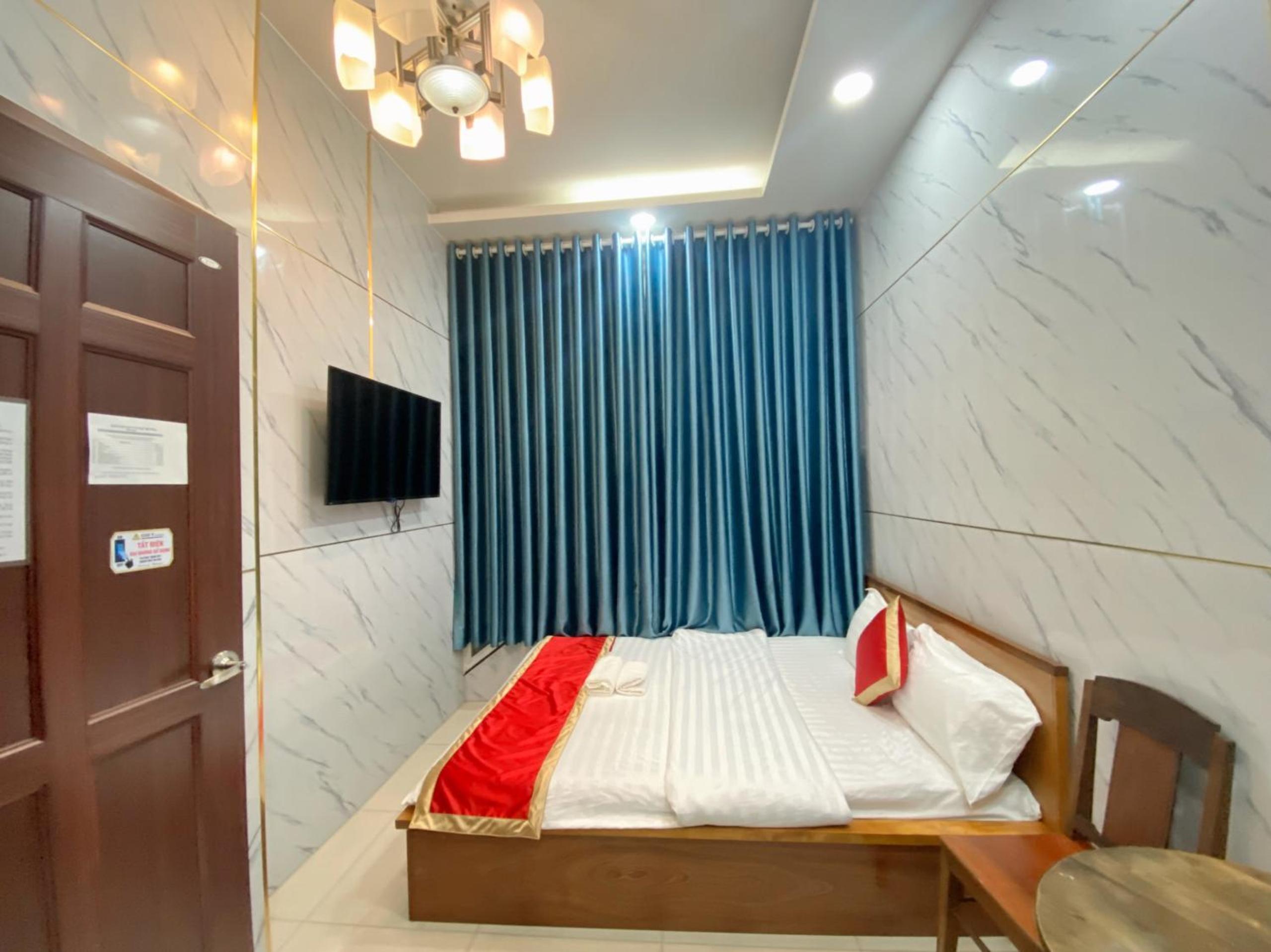 Standard Queen Room