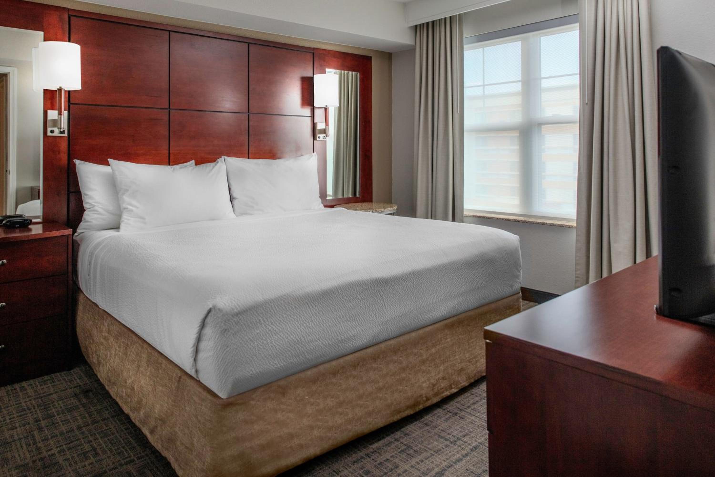 Two-Bedroom Suite with Sofa Bed - Photo 3