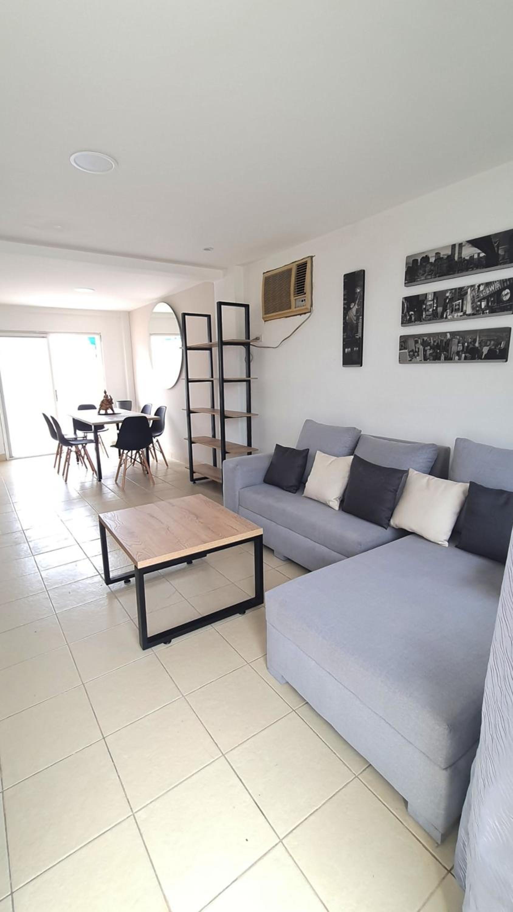 One-Bedroom House photo 1