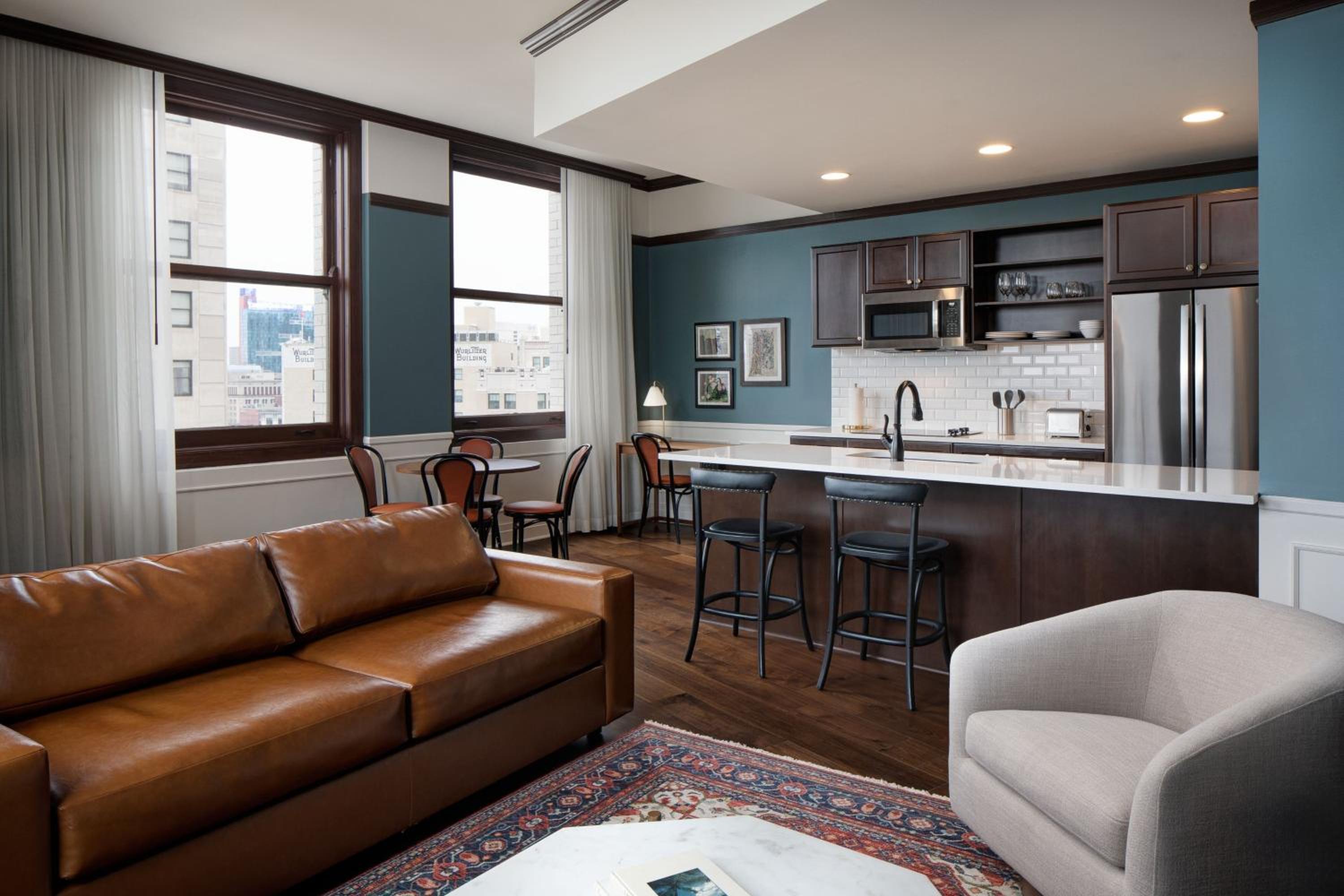 One-Bedroom Executive King Suite photo 2