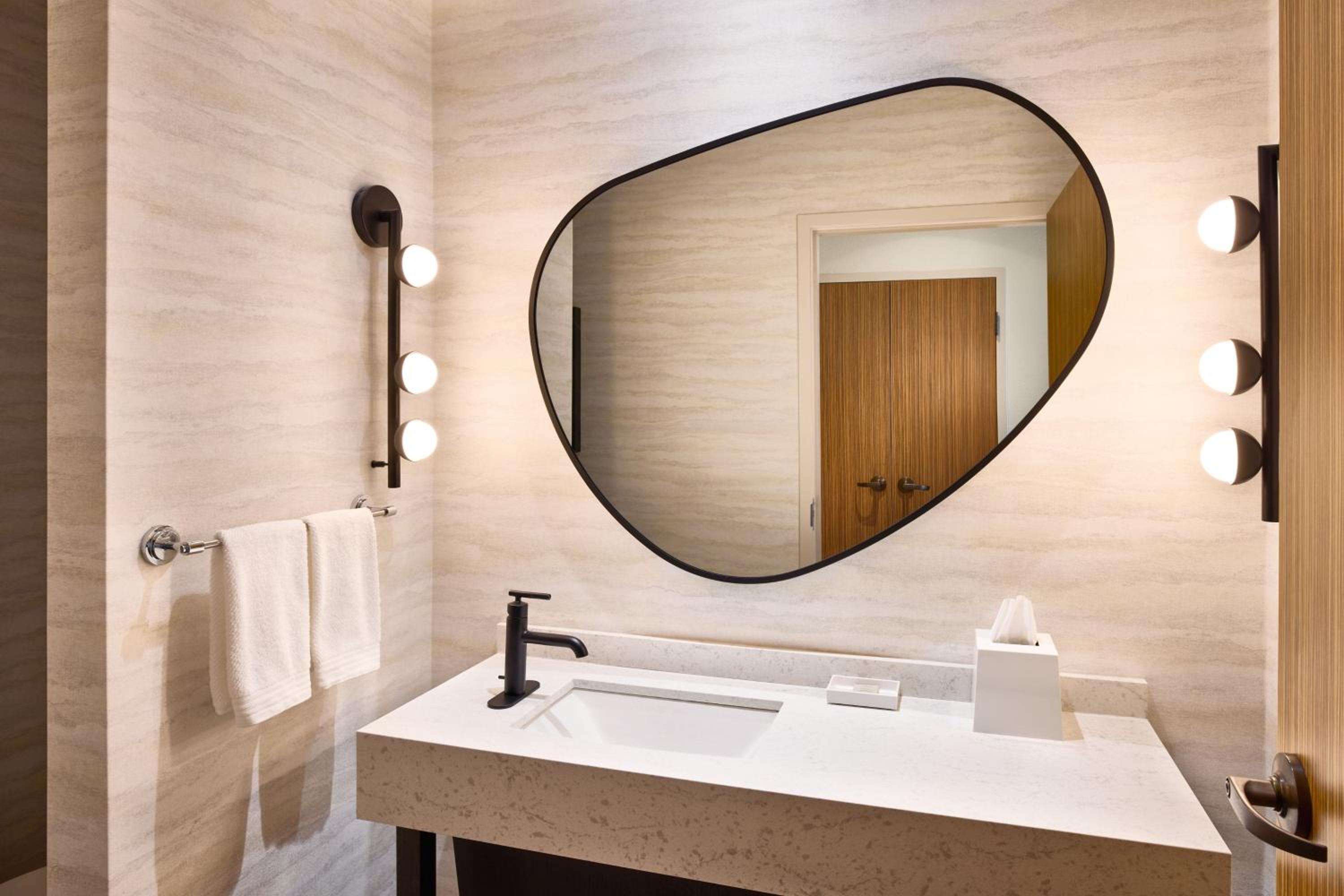 Club King Suite - Photo 8