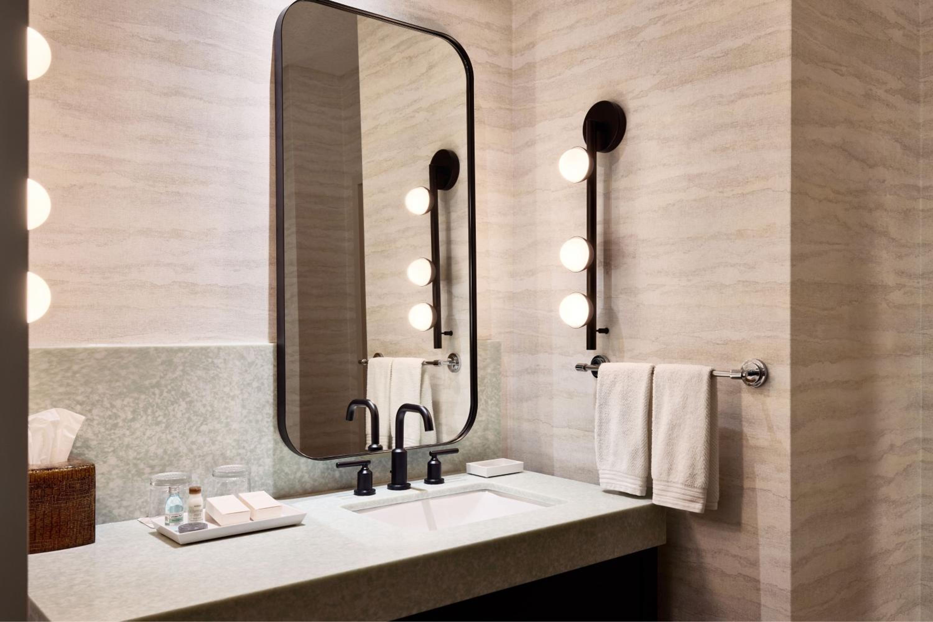 Club King Suite - Photo 3