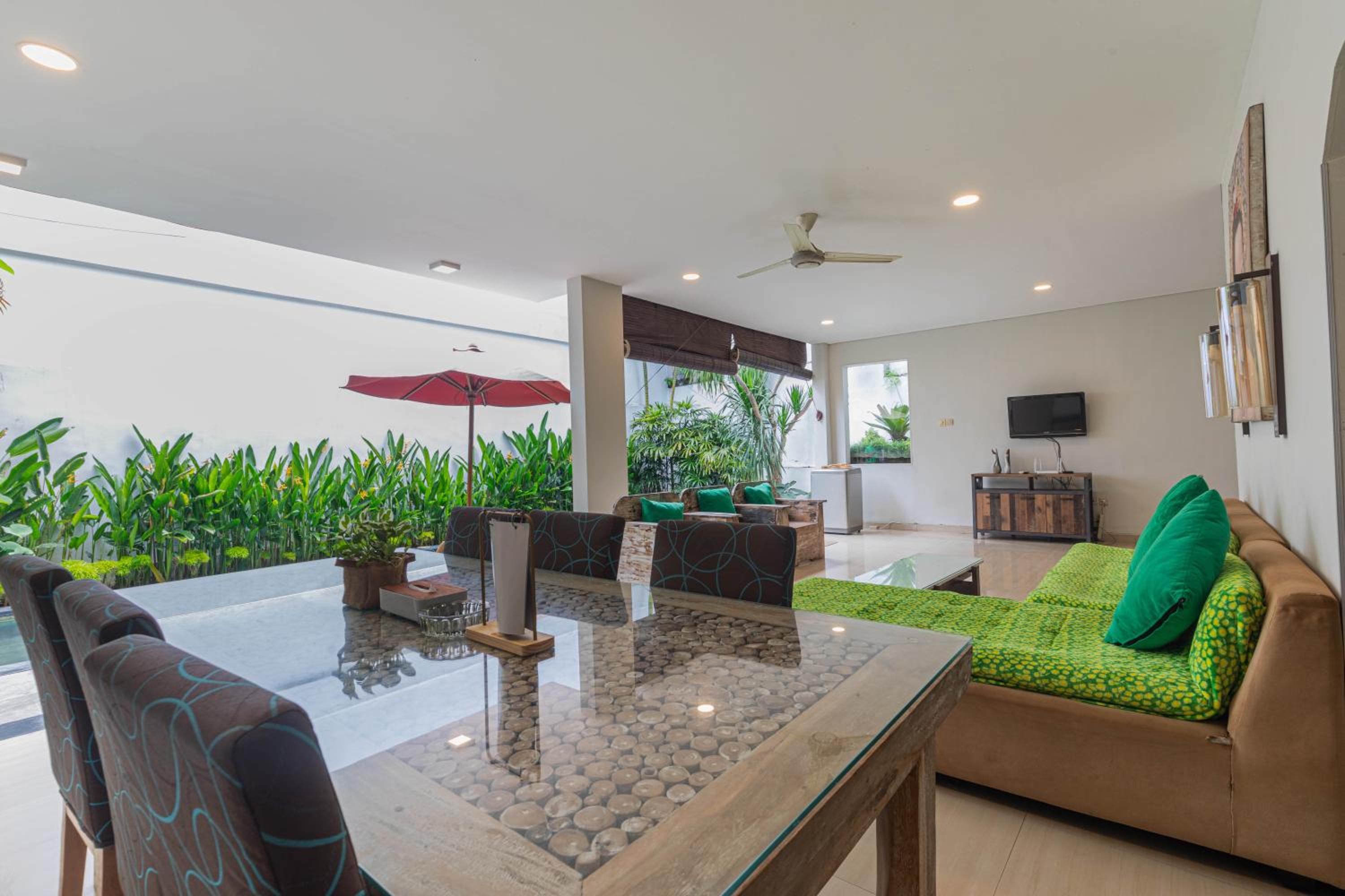 Three-Bedroom Villa Giselle - Photo 45