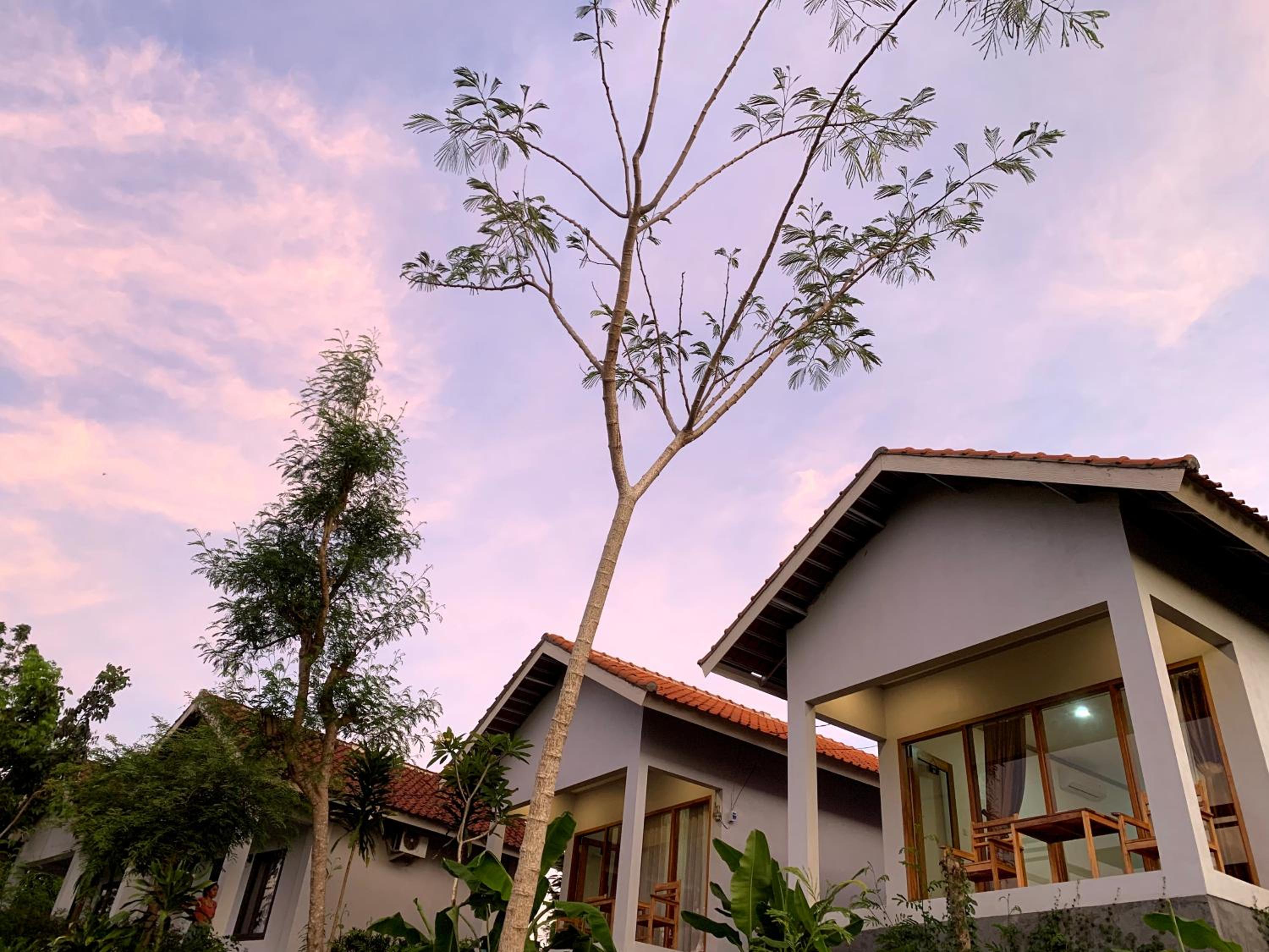 Bungalow with Garden View - Photo 2
