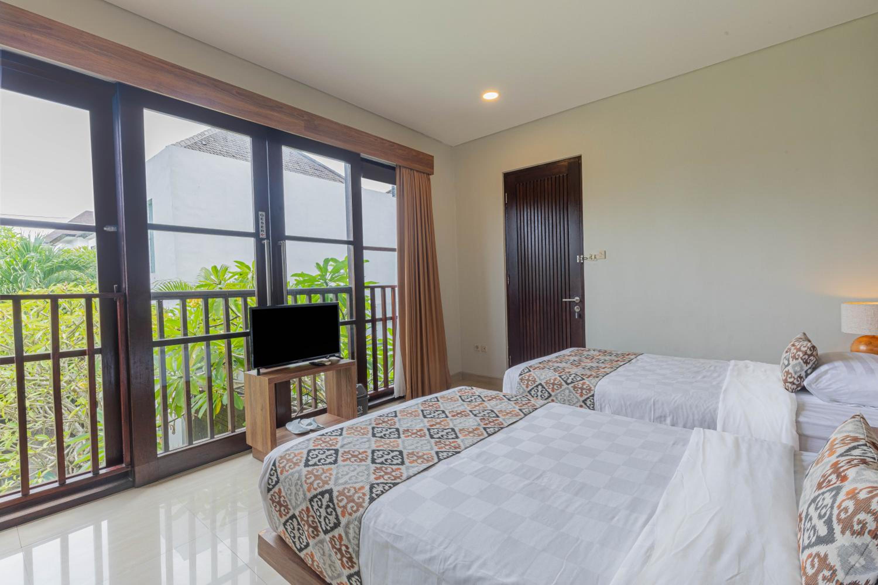 Three-Bedroom Villa Giselle - Photo 38