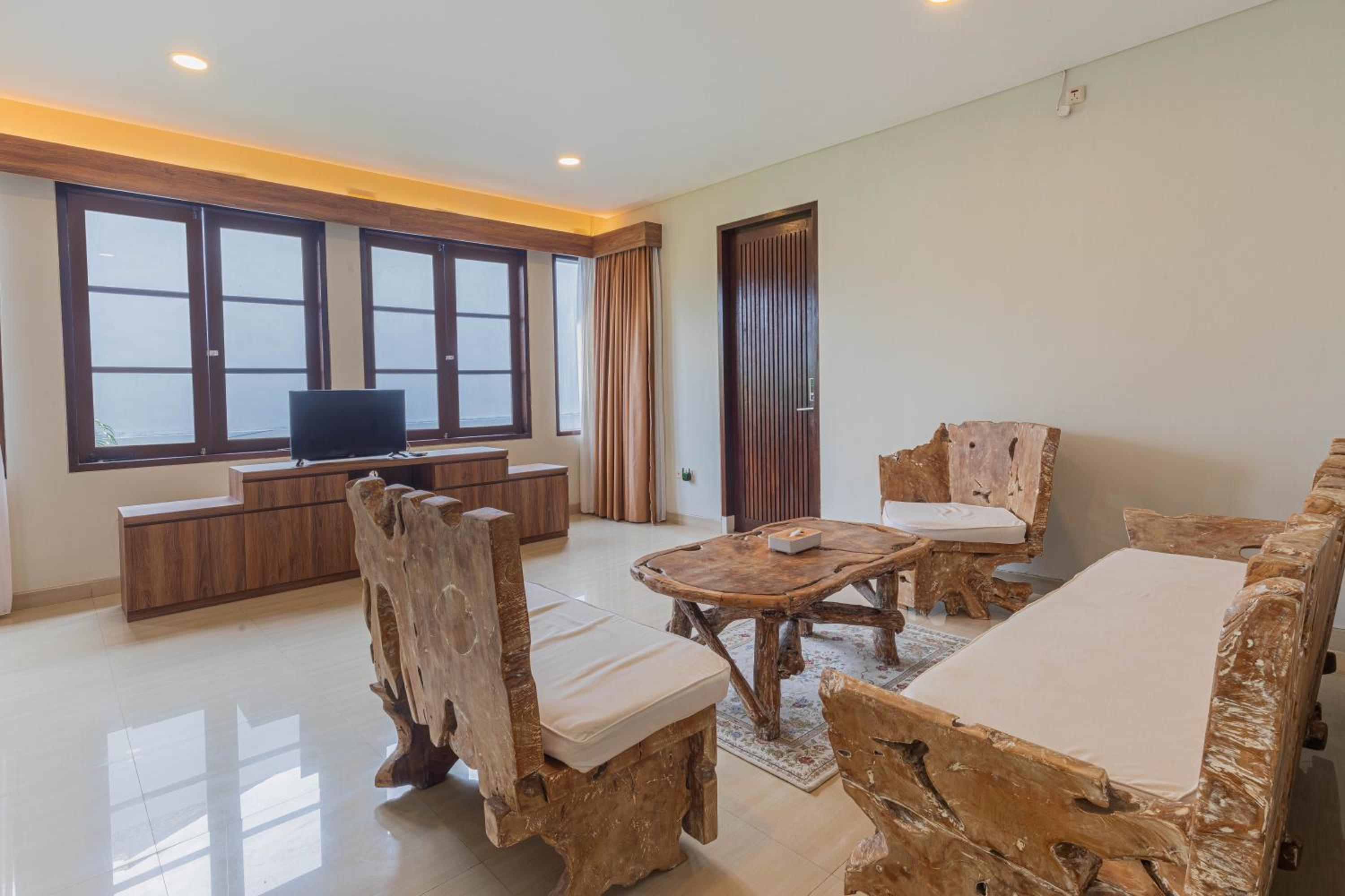 Three-Bedroom Villa Giselle - Photo 29