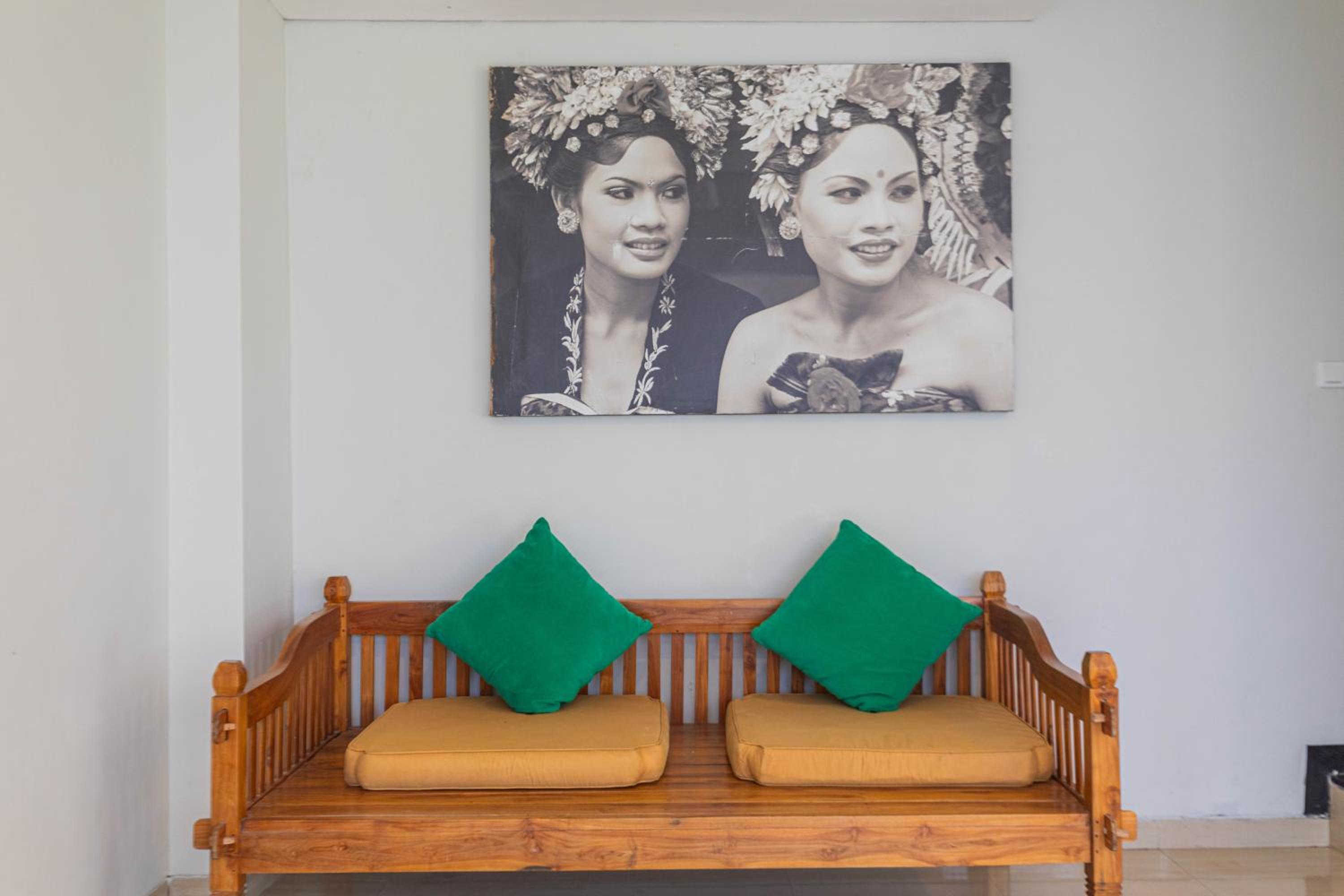 Three-Bedroom Villa Giselle - Photo 23