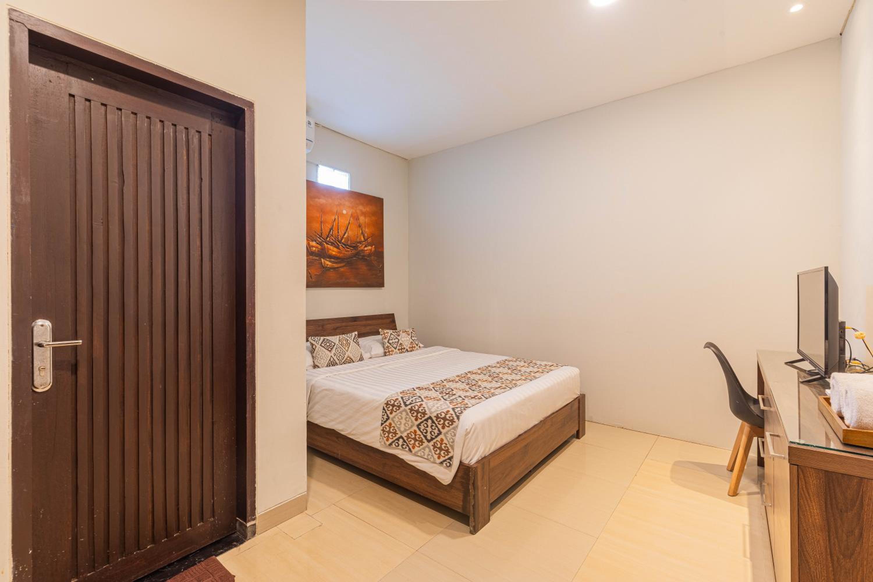 Three-Bedroom Villa Giselle - Photo 10