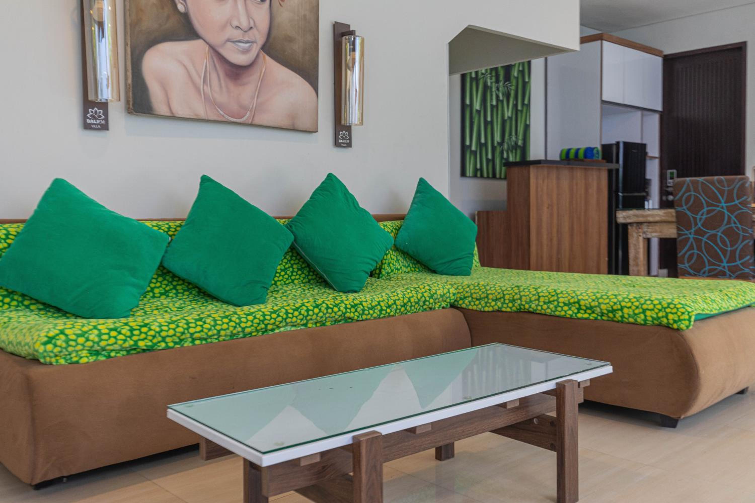 Three-Bedroom Villa Giselle - Photo 7