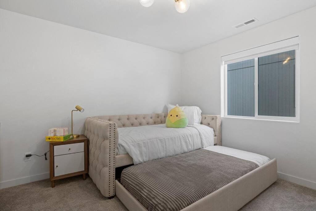 Five-Bedroom House photo 1