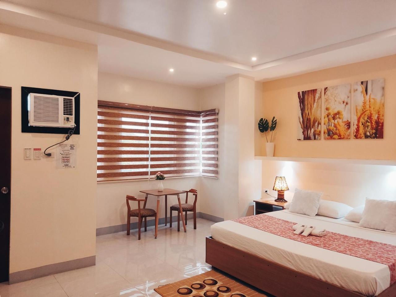 Deluxe King Room photo 3