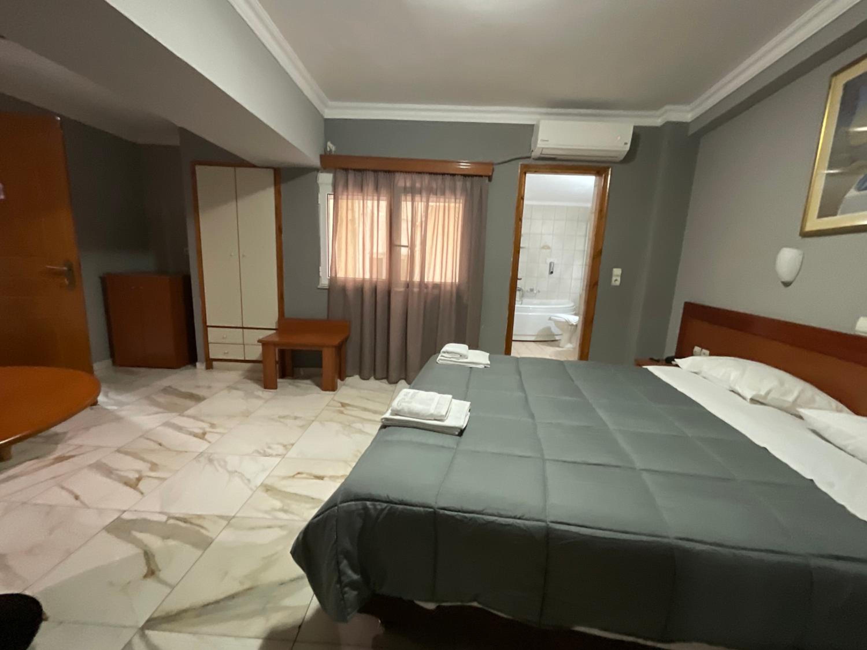 Large Double Room photo 3