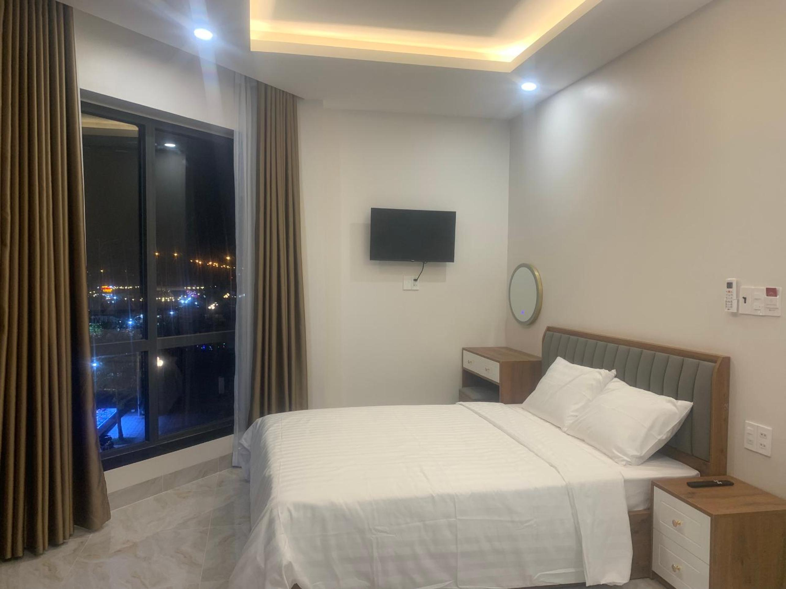 Double Room with Balcony and Sea View - Photo 3