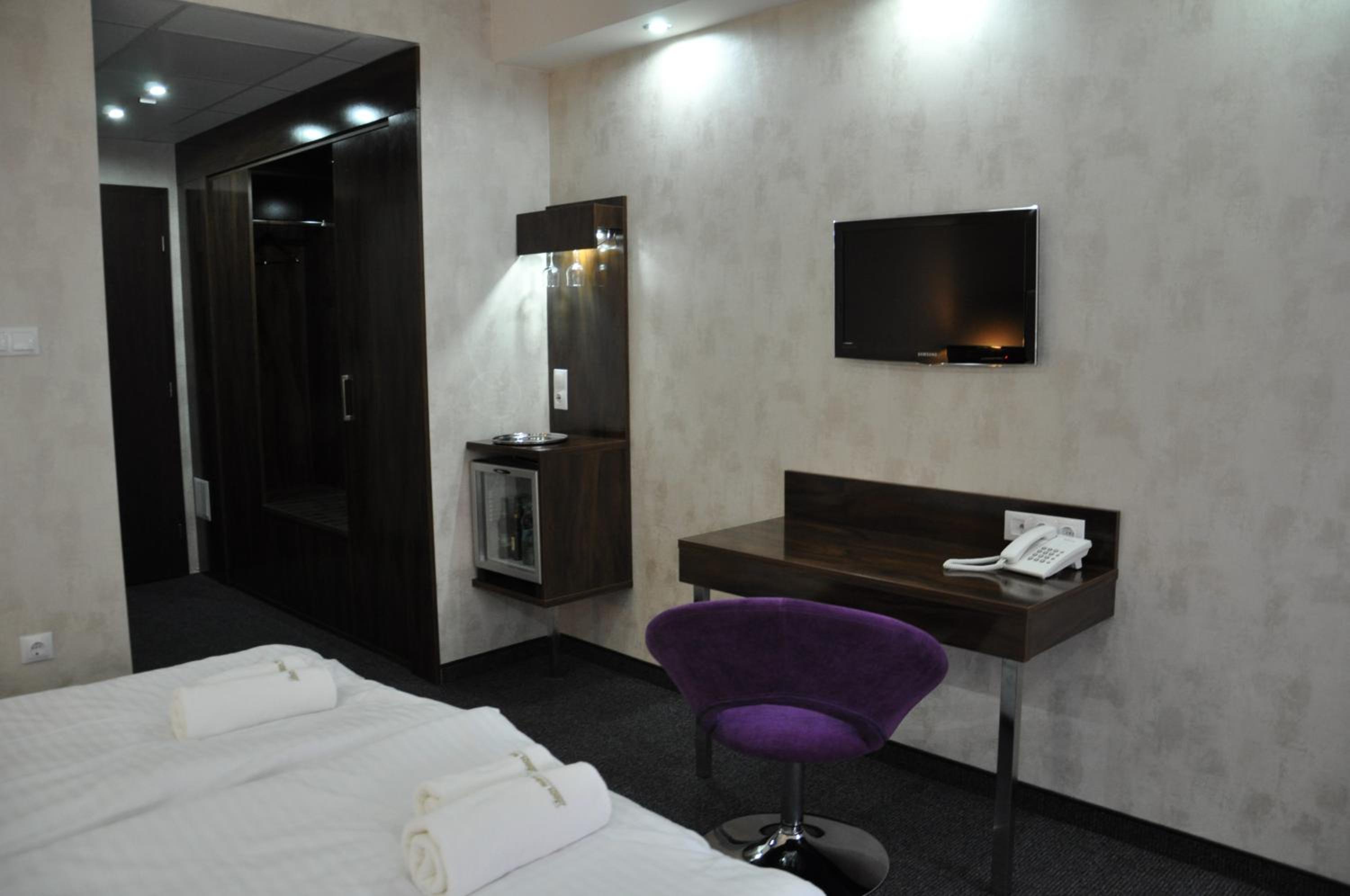 Superior Double or Twin Room - Photo 21