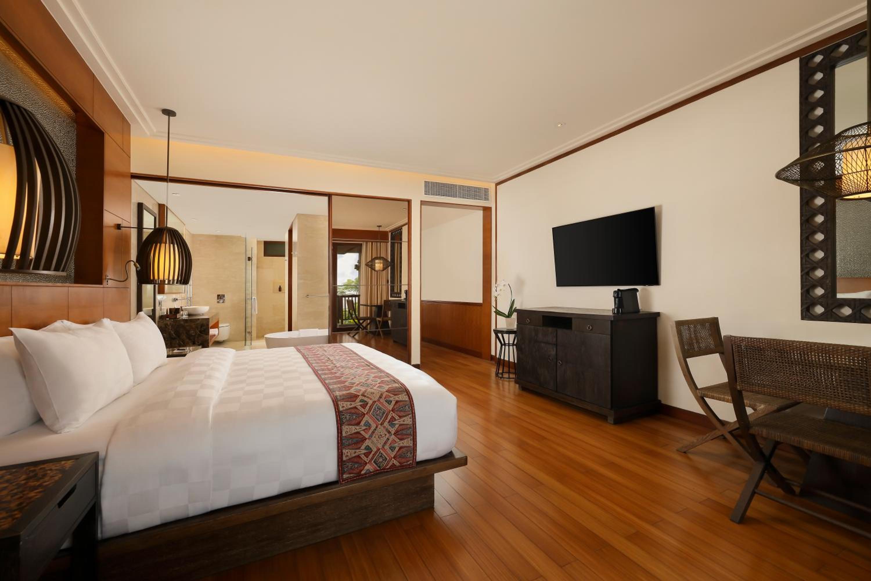 Premier Deluxe Room with Bathtub and Free Daily Resort Activities photo 2