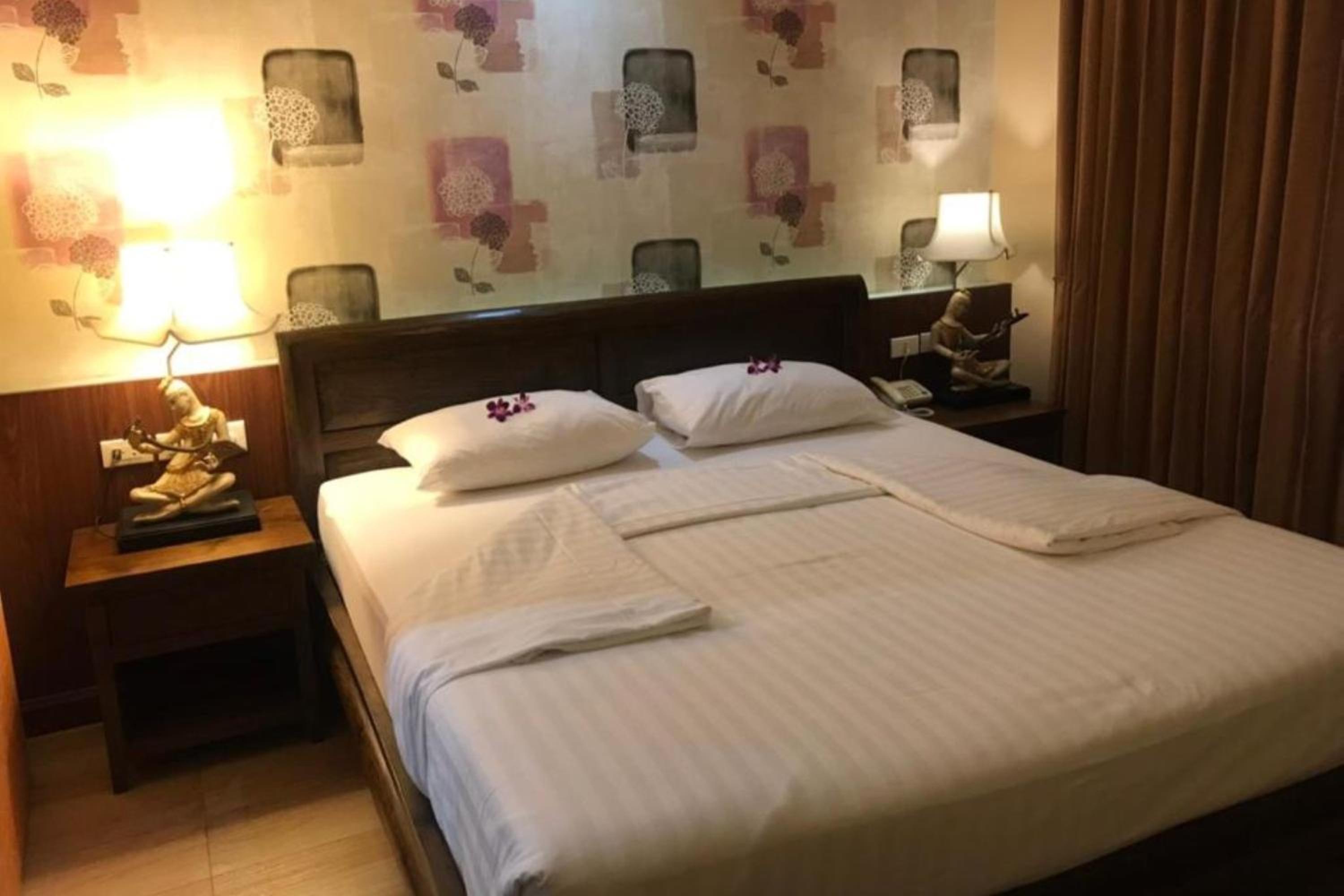 Suite with Pool View - Photo 1