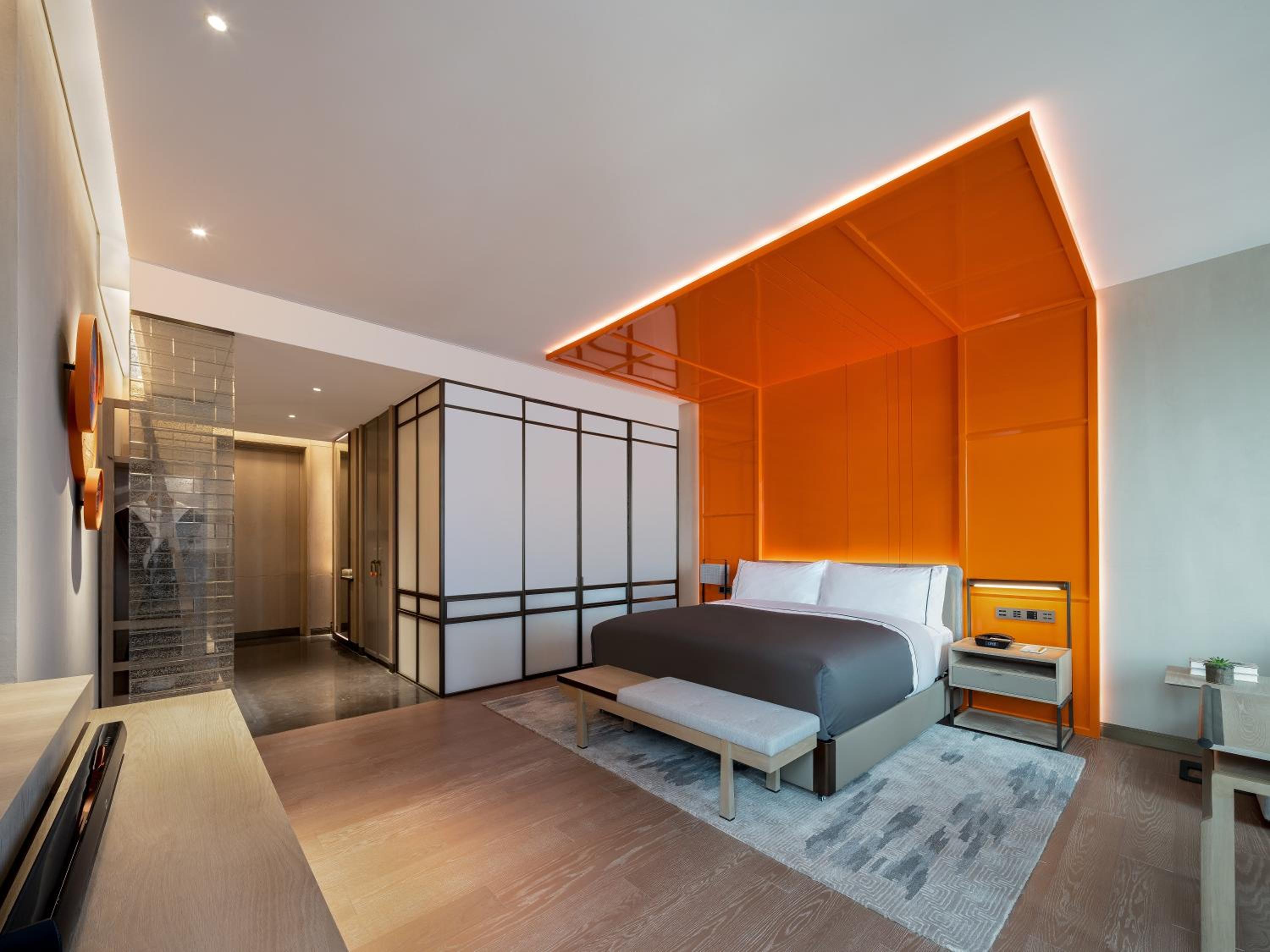 King Room - Mobility Accessible  - Photo 3