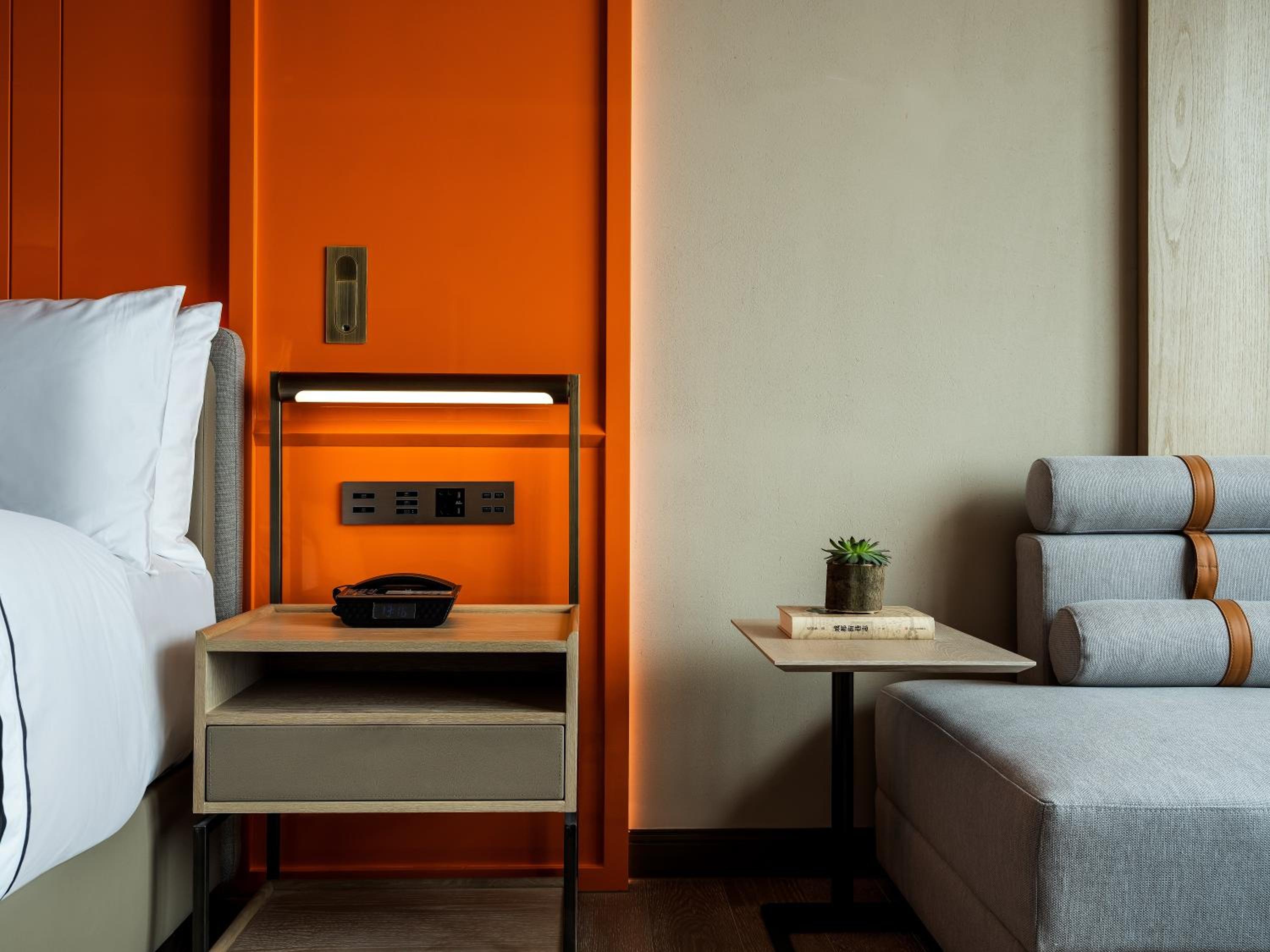 King Room - Mobility Accessible  - Photo 2