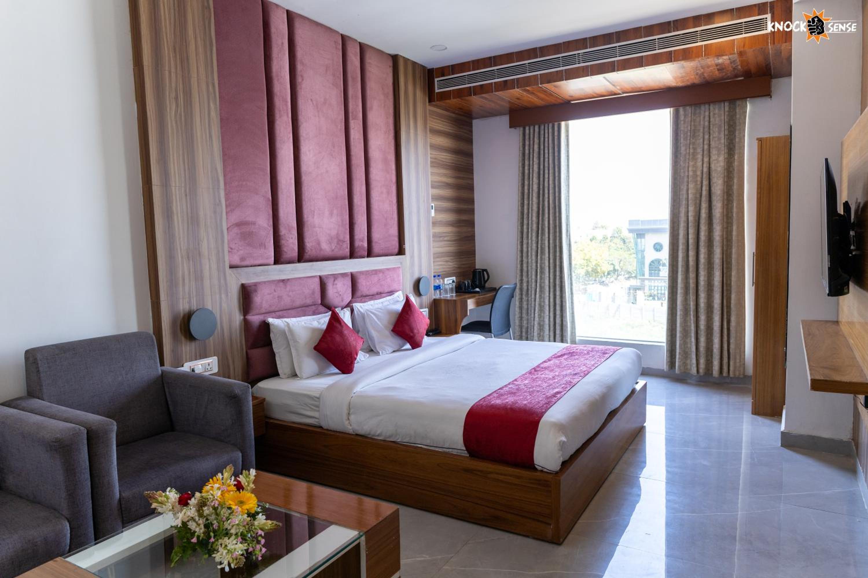 Deluxe Room - Photo 3