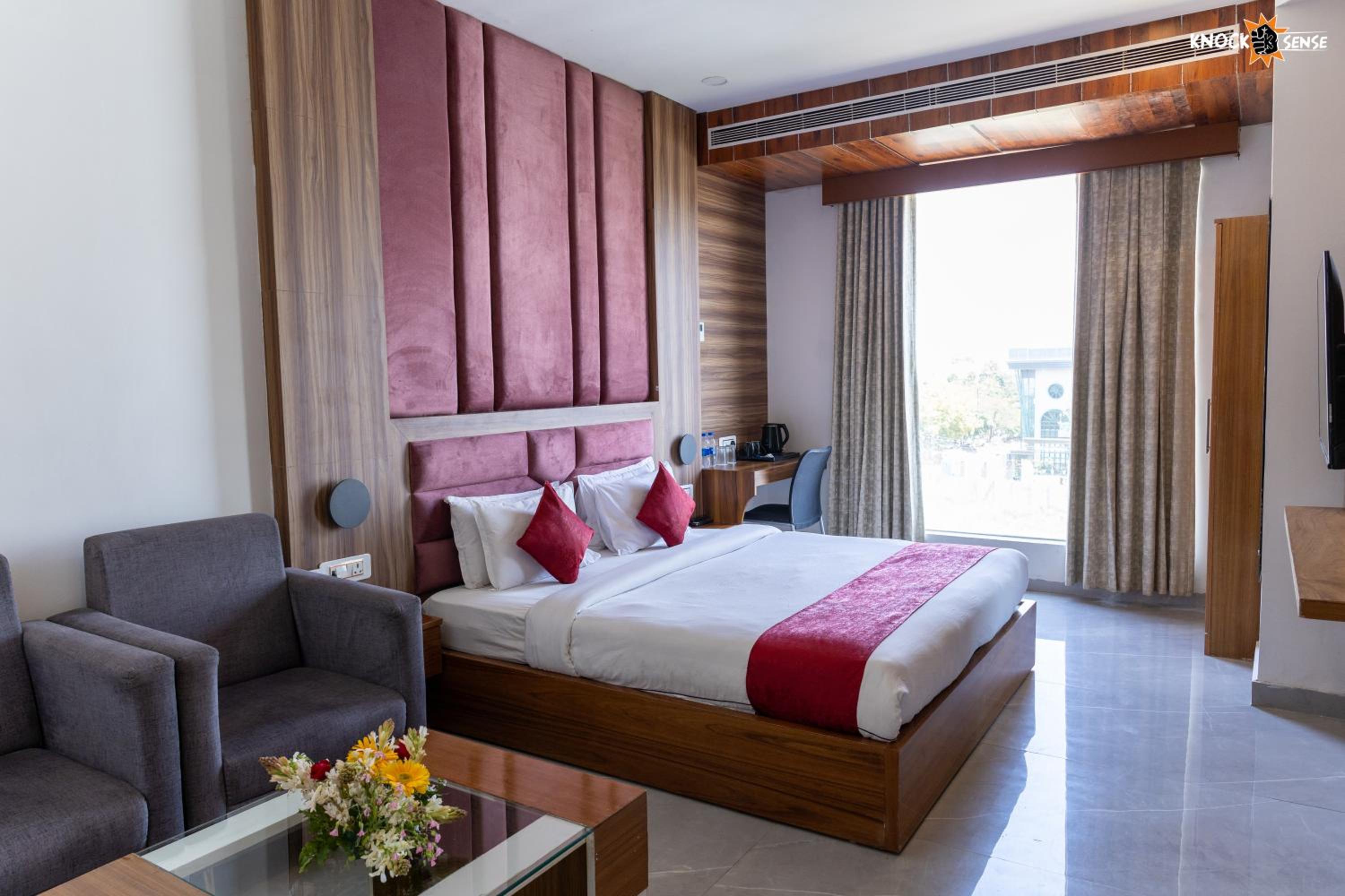 Deluxe Room - Photo 4