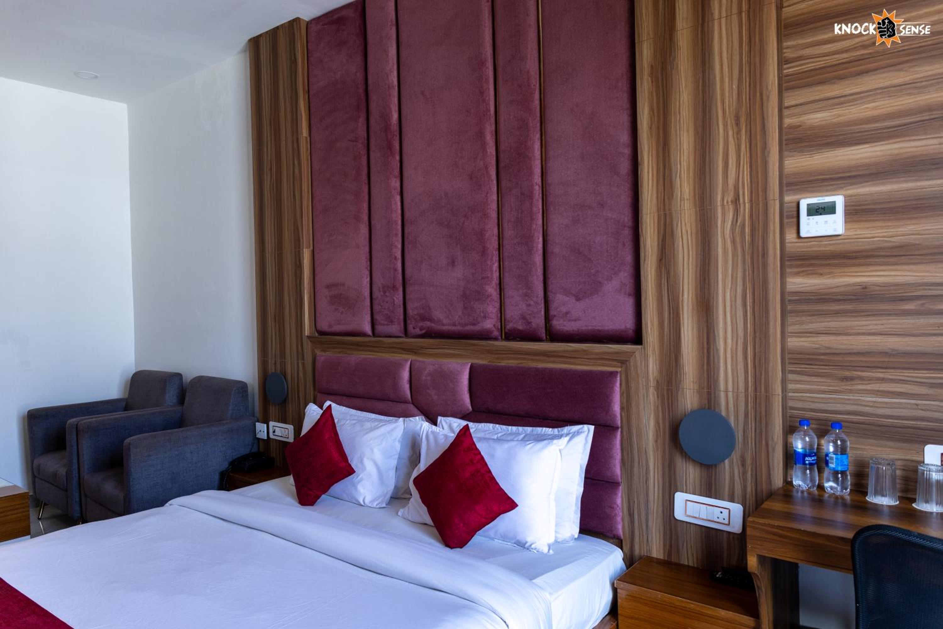 Deluxe Room - Photo 1