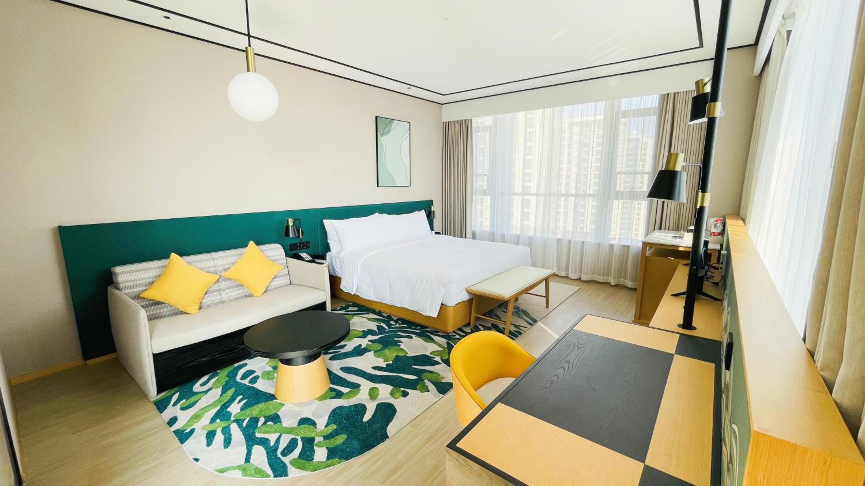 Deluxe King Room with Sofa Bed - Photo 3
