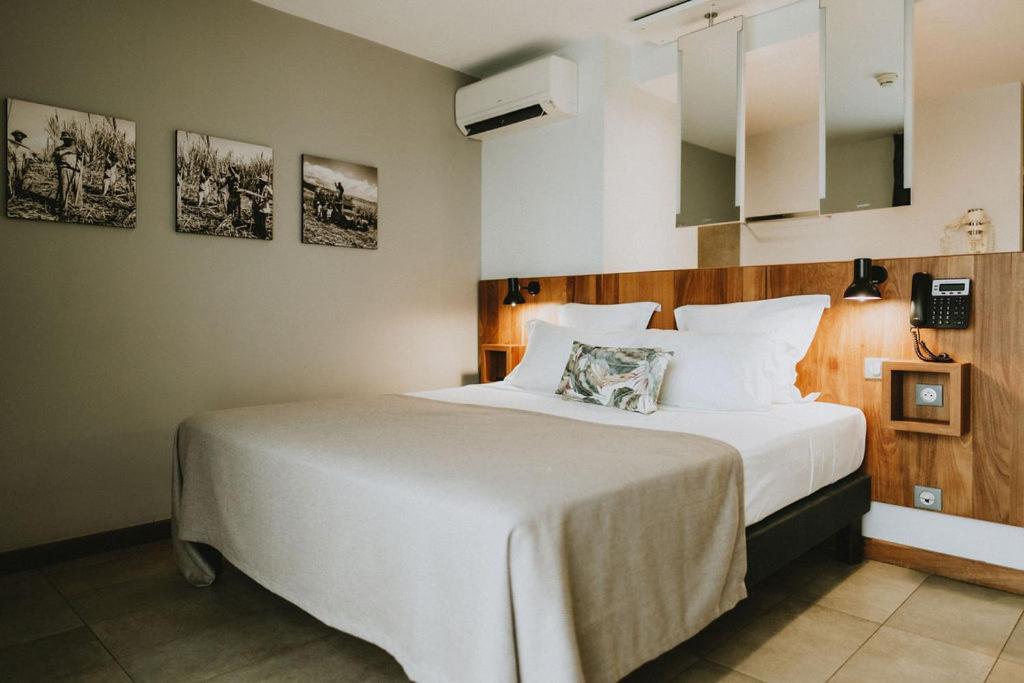 Deluxe Suite with Sea View photo 1