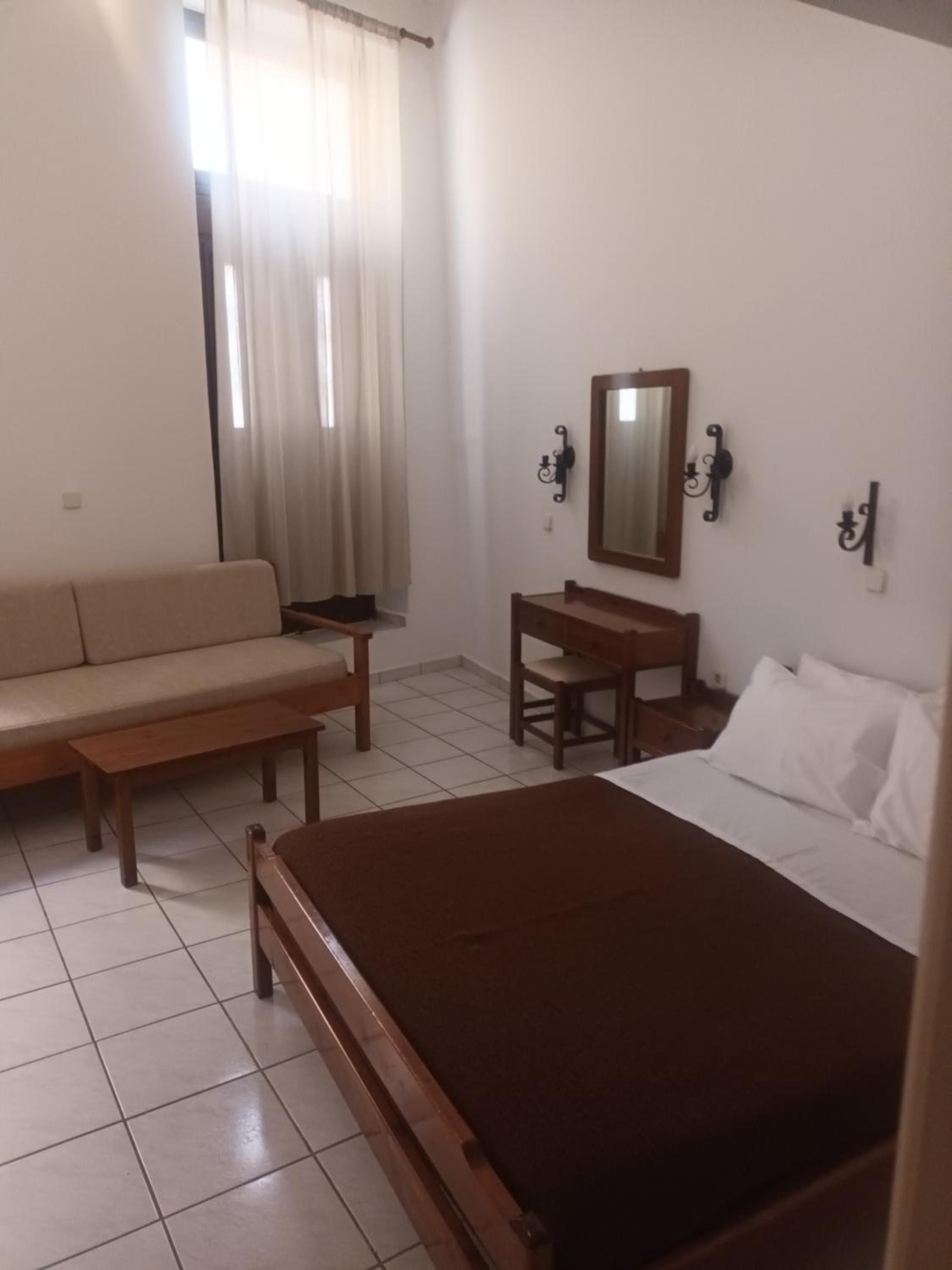 Economy Double Room photo 2